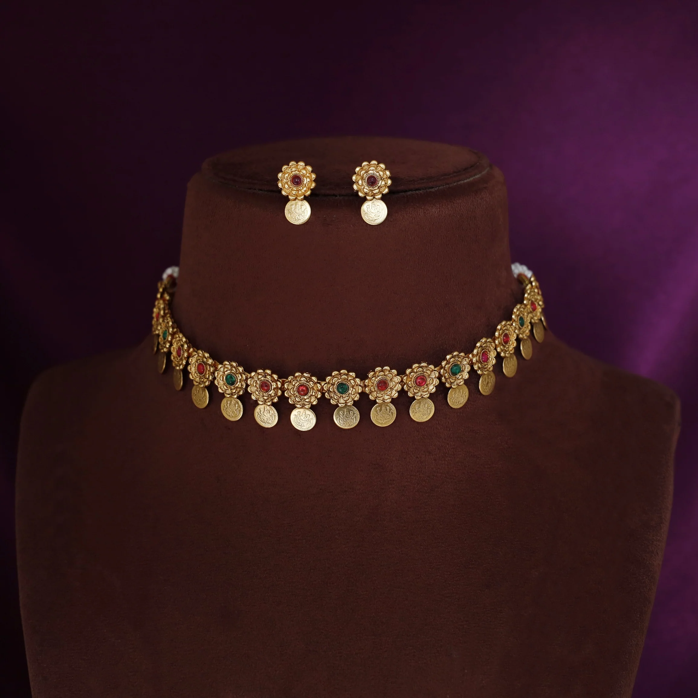 Dhrithika Flower Kashi Short Neckpiece with Earring - Image 5