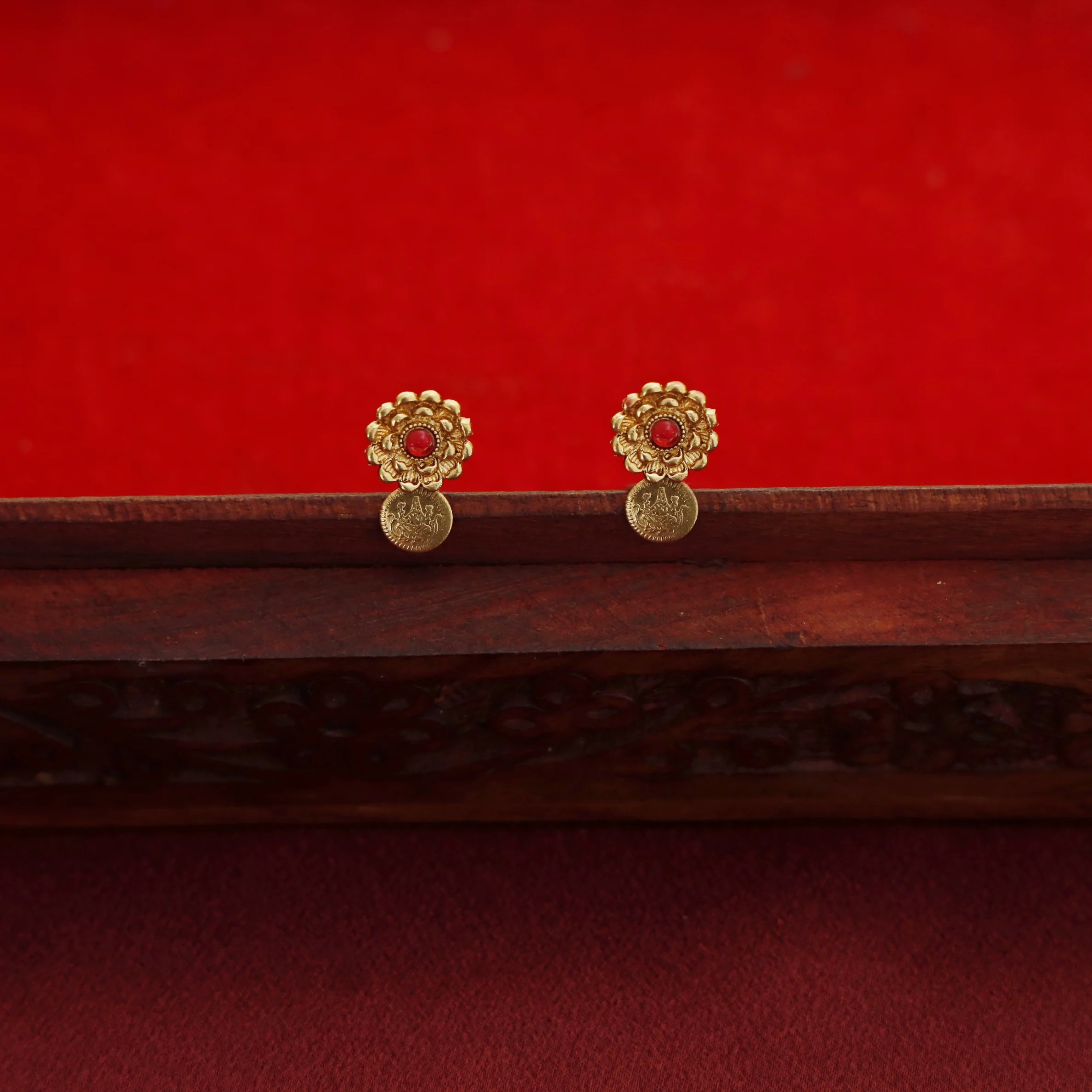 Dhrithika Flower Kashi Short Neckpiece with Earring - Image 6