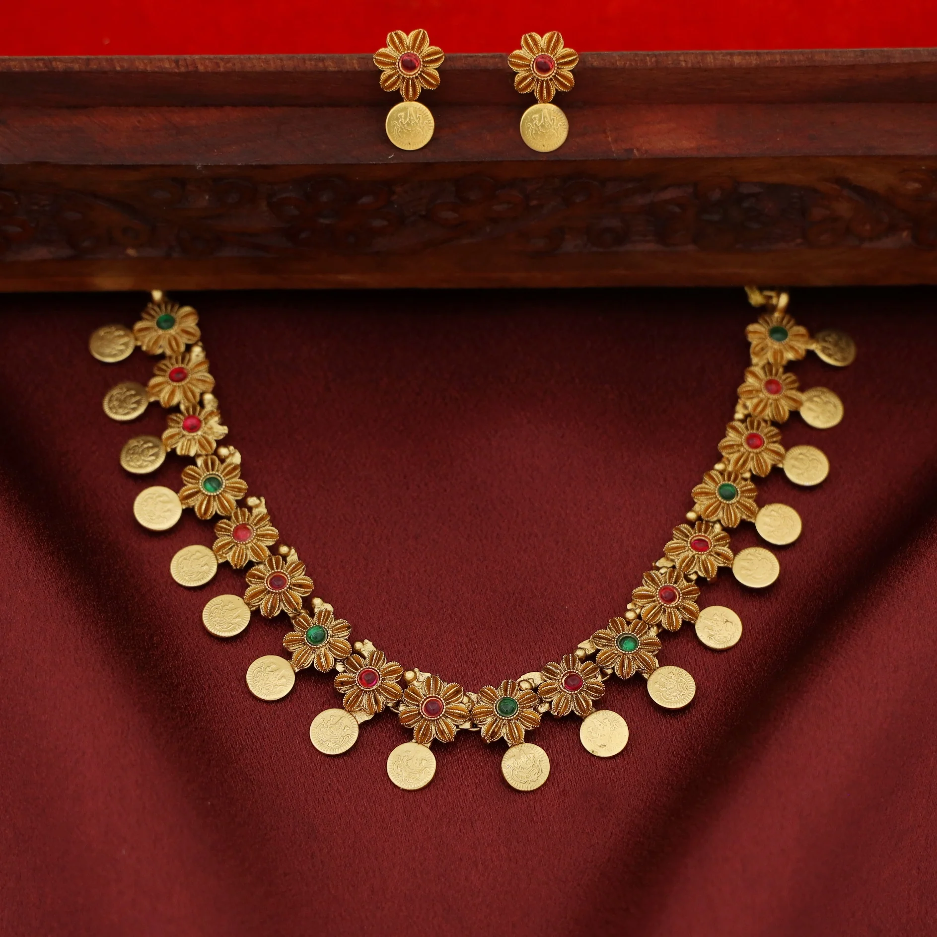 Dhrithika Flower Laya Kashi Short Neckpiece with Earring - Image 2