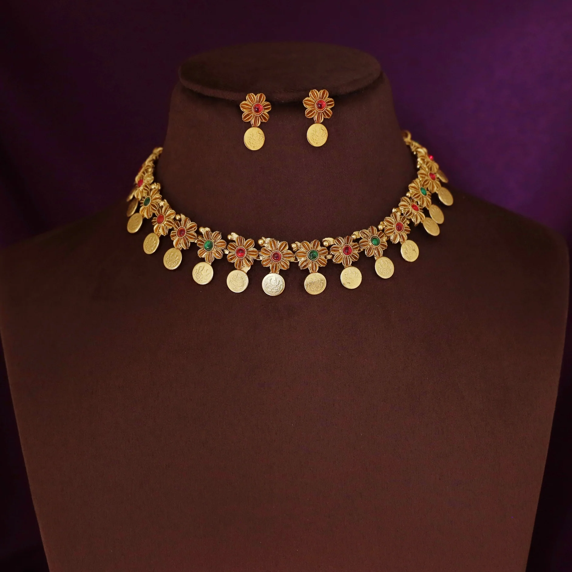 Dhrithika Flower Laya Kashi Short Neckpiece with Earring - Image 4