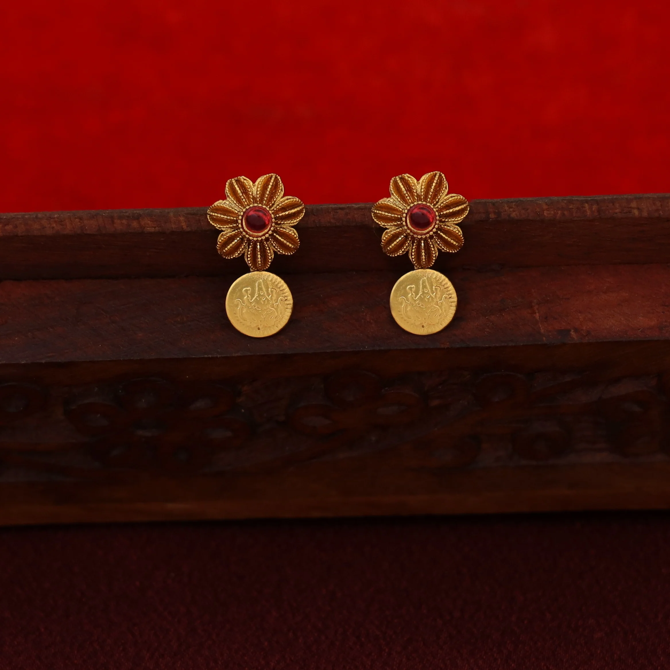 Dhrithika Flower Laya Kashi Short Neckpiece with Earring - Image 5