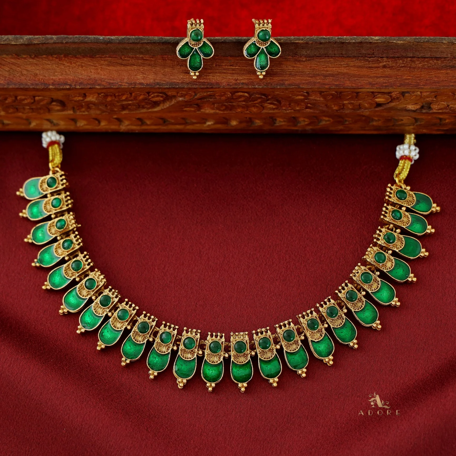 Dhruvi Enamel Circle Stone Neckpiece With Stud - Image 3