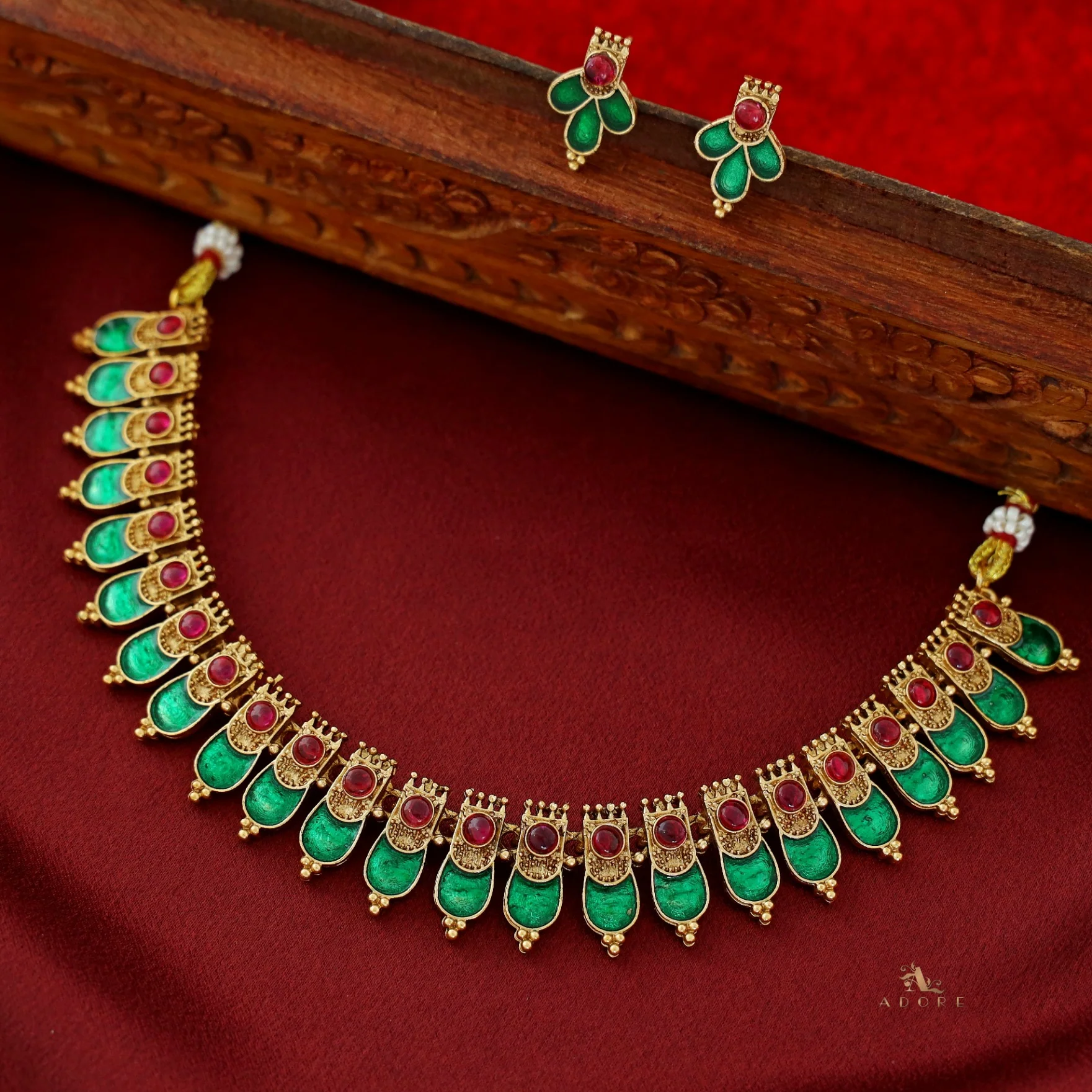 Dhruvi Enamel Circle Stone Neckpiece With Stud - Image 4