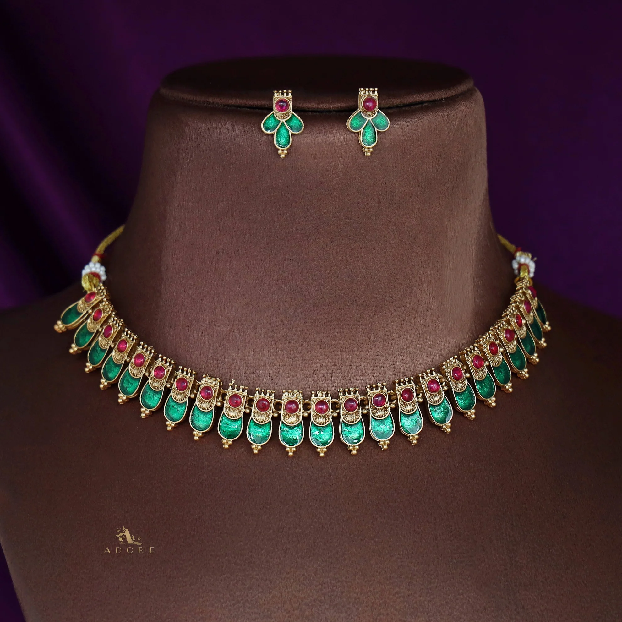 Dhruvi Enamel Circle Stone Neckpiece With Stud - Image 6