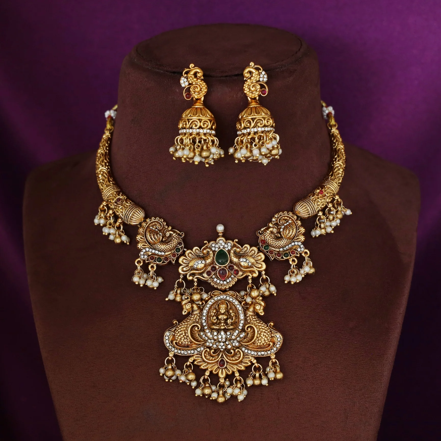 Dhruviha Stiff Wing Mayura Devi Pendant Short Neckpiece With Earring - Image 2