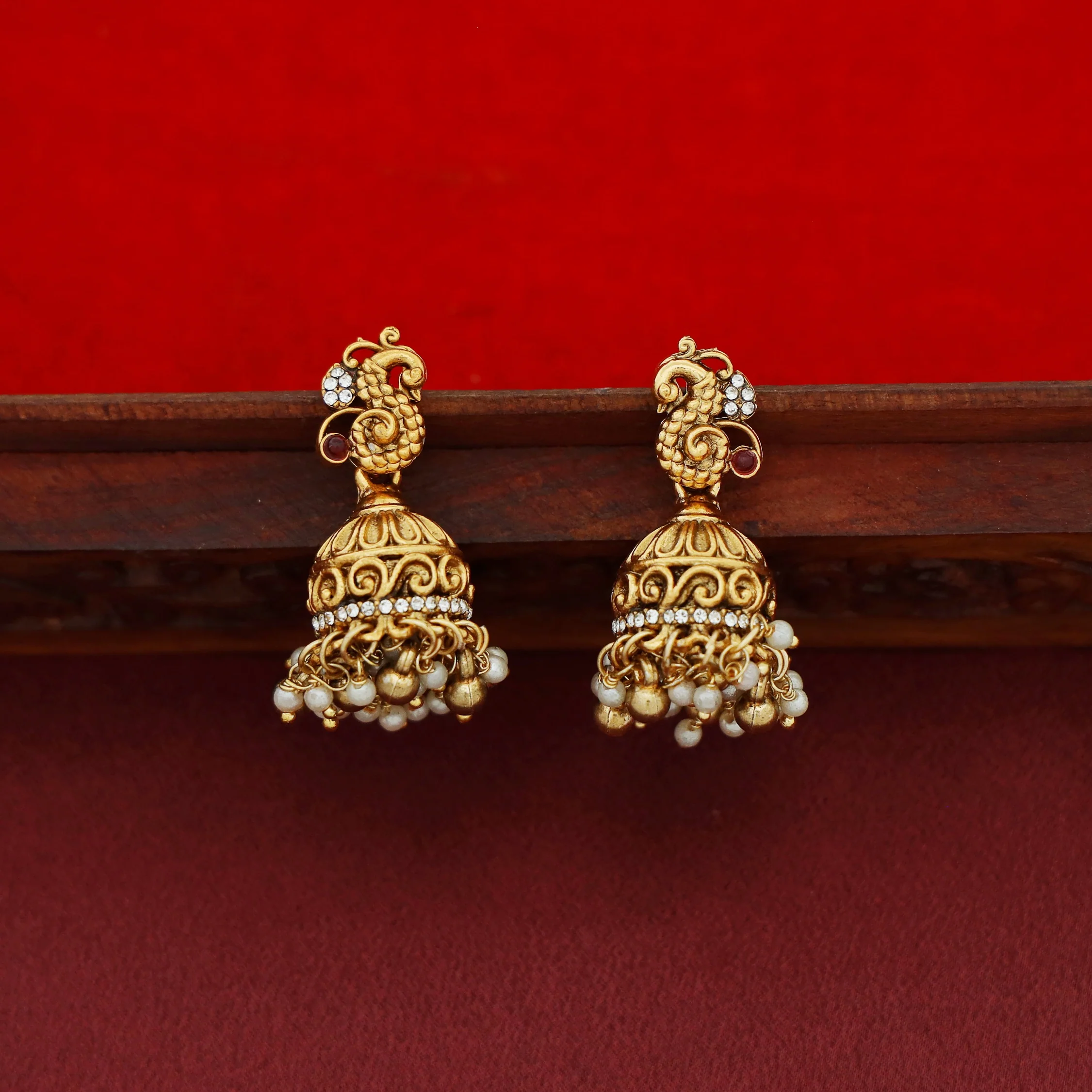 Dhruviha Stiff Wing Mayura Devi Pendant Short Neckpiece With Earring - Image 4