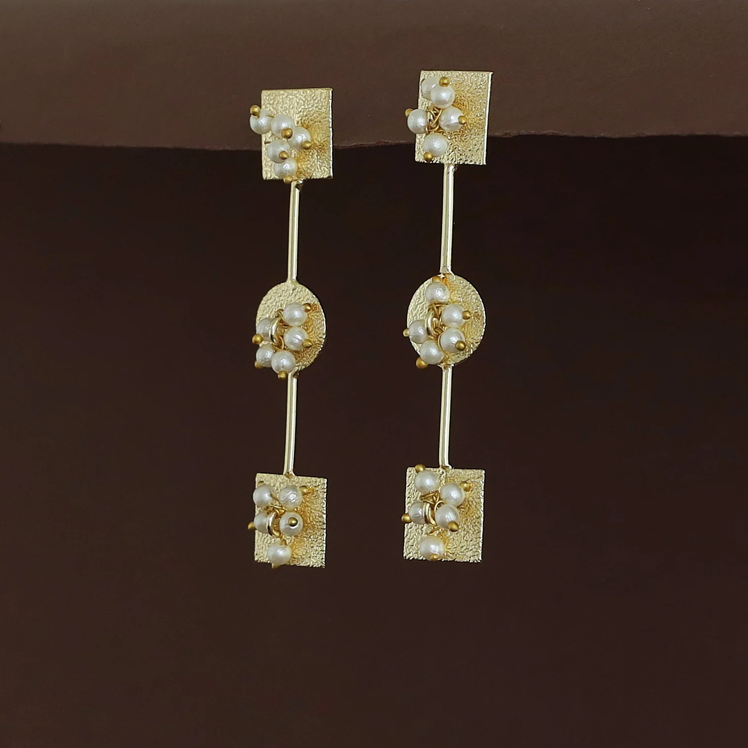 Dhuthi Textured Square Circle Stick Pearl Earring - Image 3