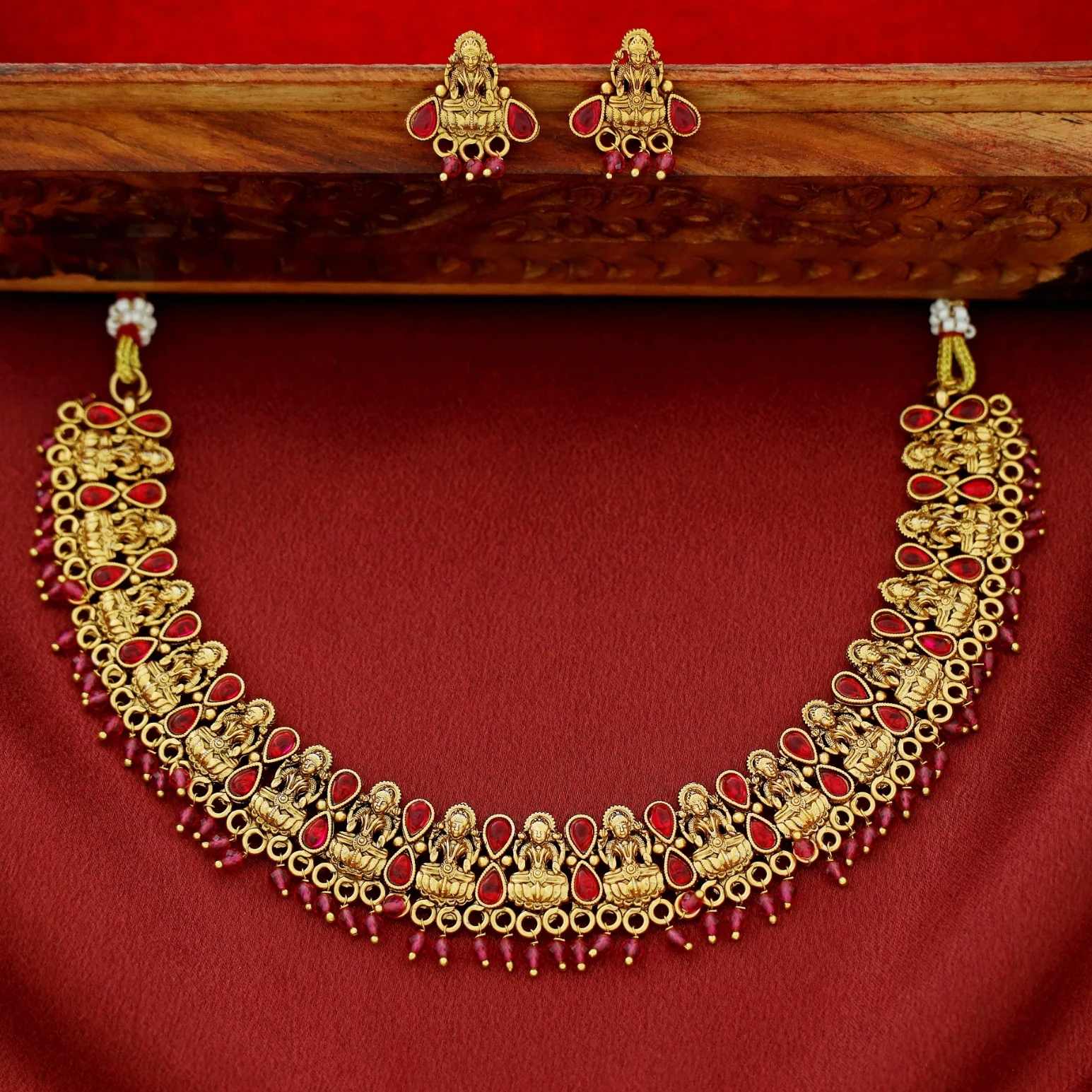 Dhwani Devi Beaded Short Neckpiece With Stud - Image 4