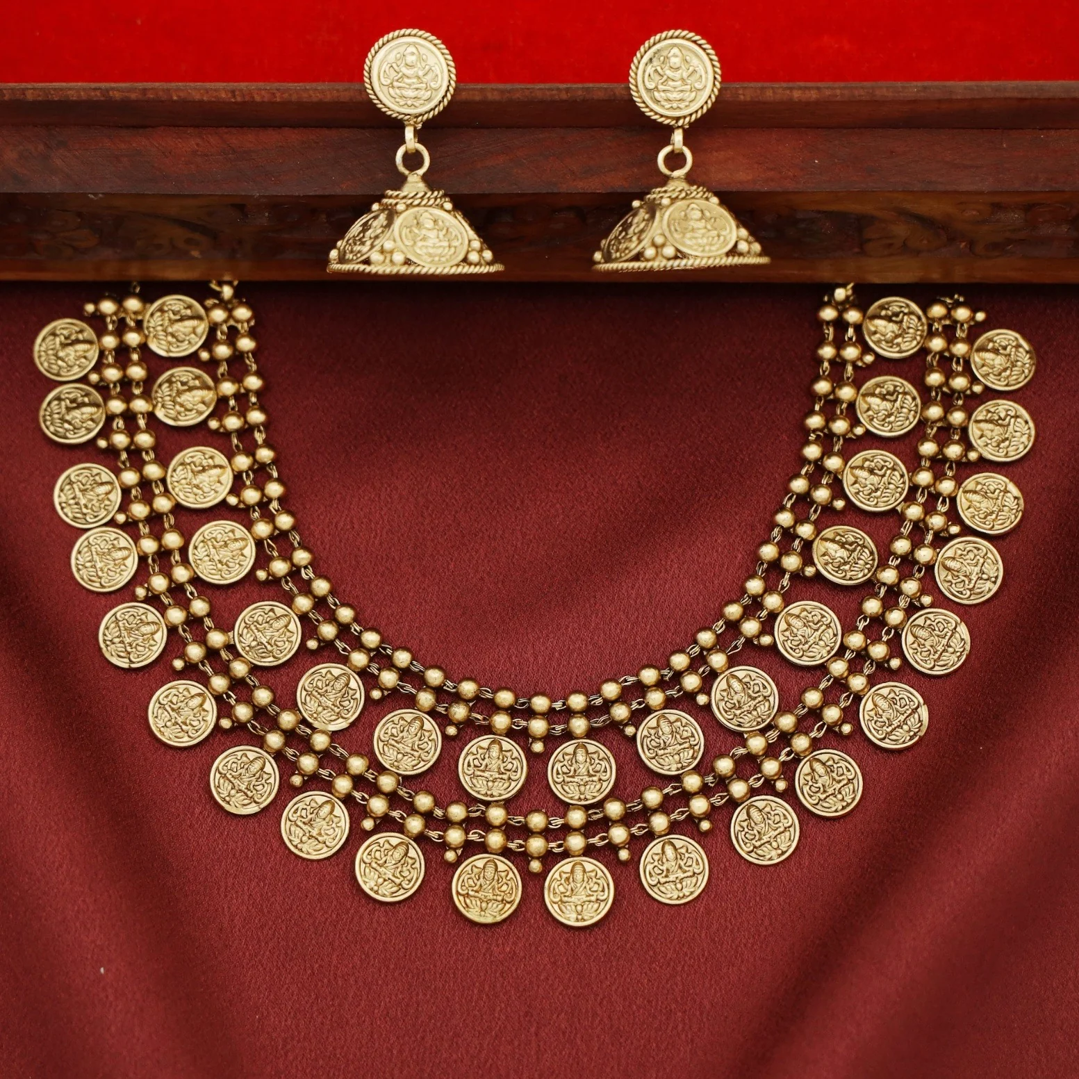 Dhwershika 2 Layer Kashi Neckpiece With Earring - Image 7