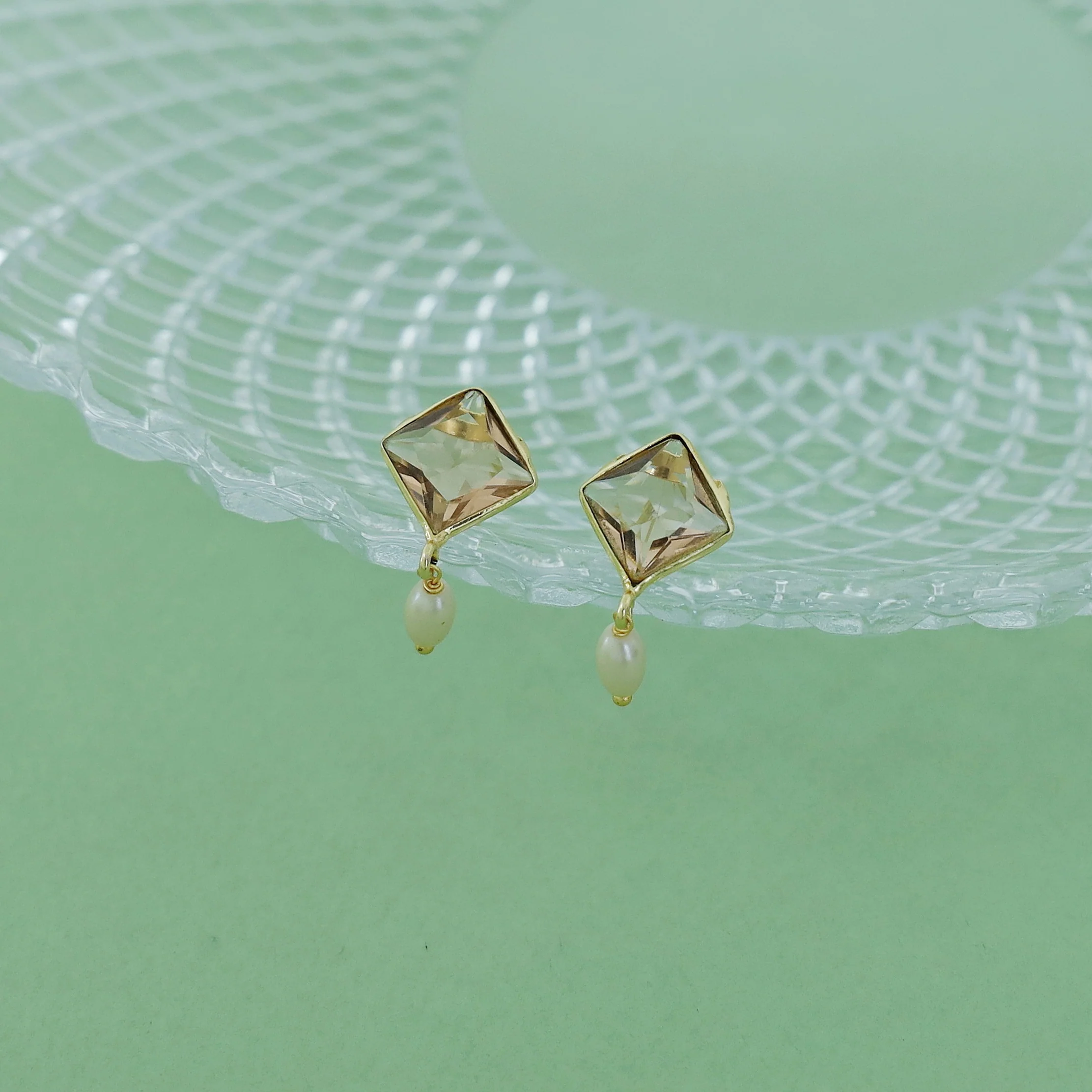 Gailesta Diamond Pearl Earring - Image 11