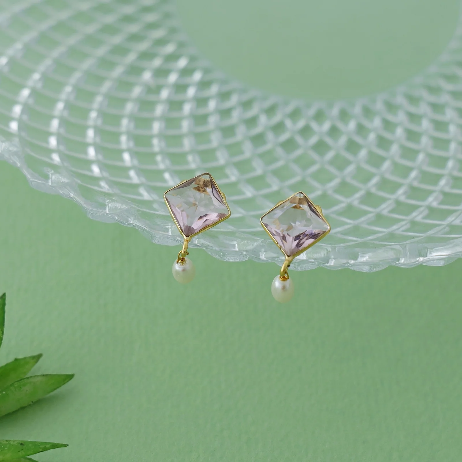 Gailesta Diamond Pearl Earring - Image 4