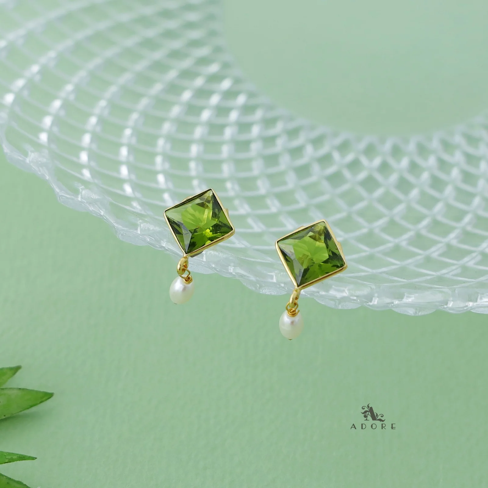 Gailesta Diamond Pearl Earring - Image 5