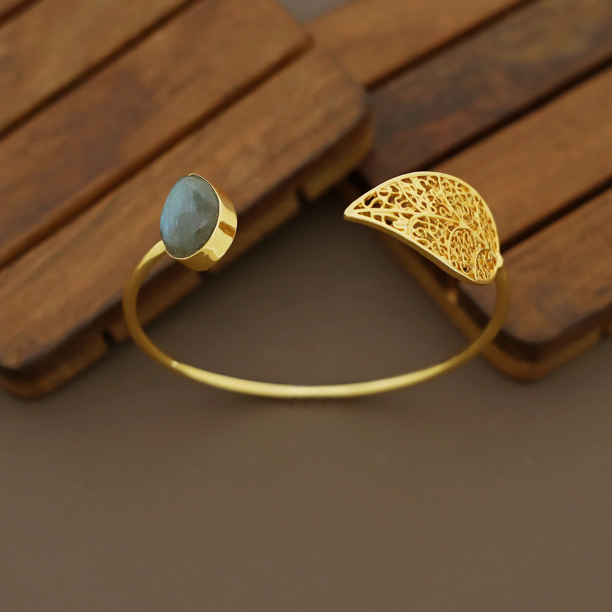 Diara Golden Leafy Natural Drop Stone Bracelet - Image 6