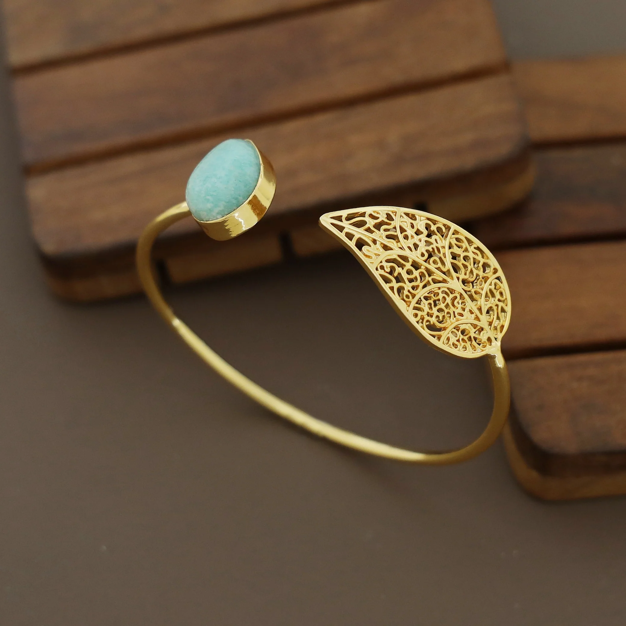 Diara Golden Leafy Natural Drop Stone Bracelet - Image 8