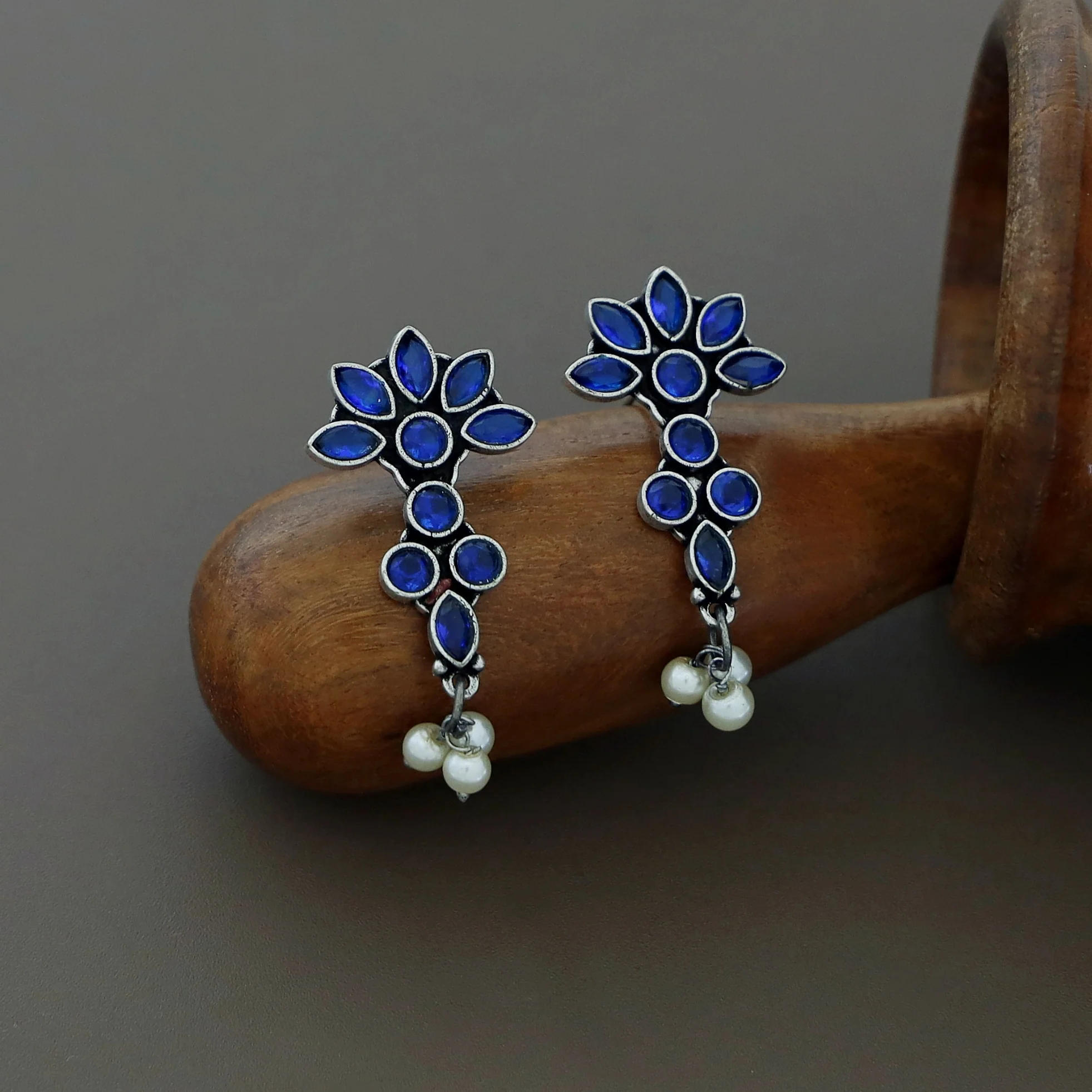 Digsha Pearl Earring - Image 10
