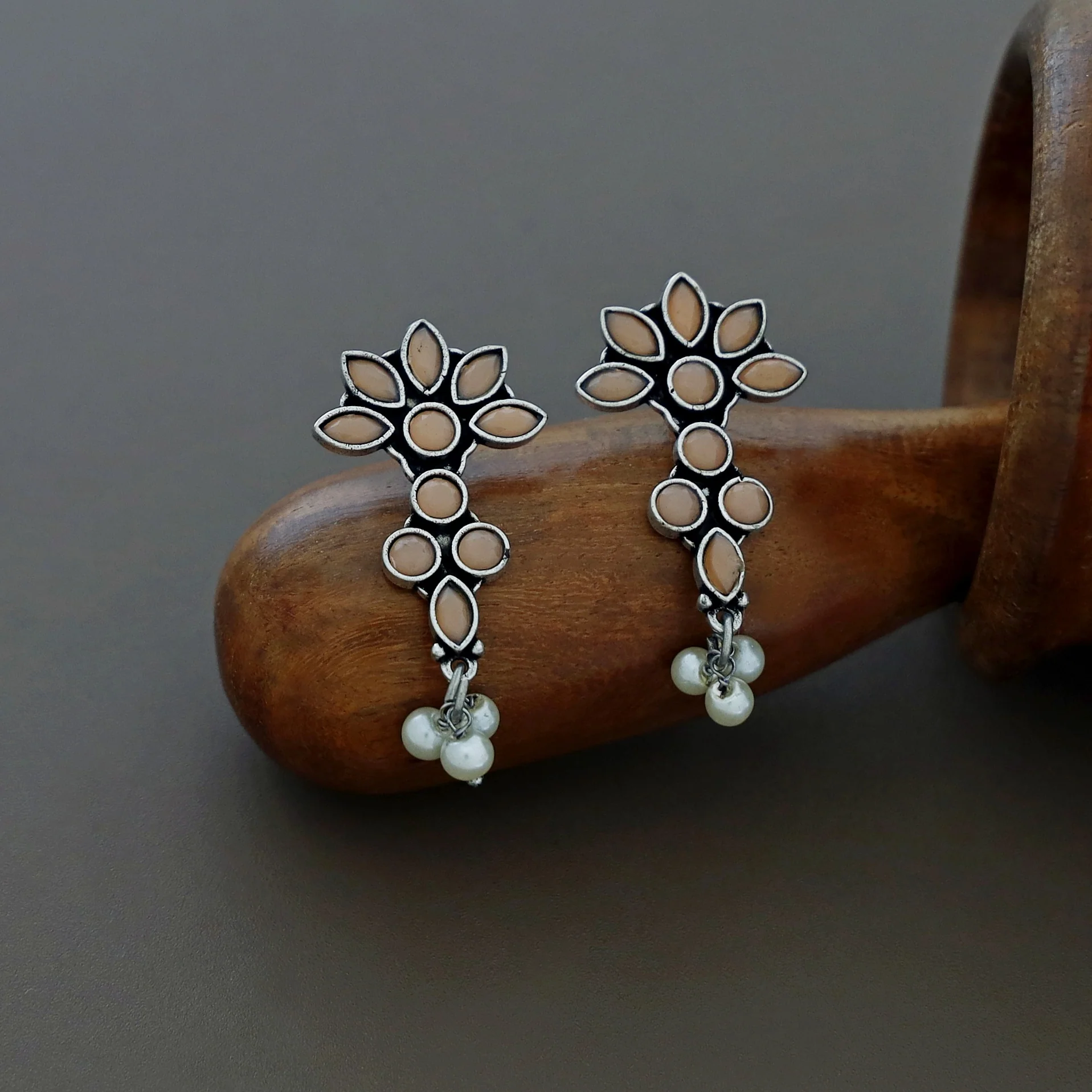 Digsha Pearl Earring - Image 2