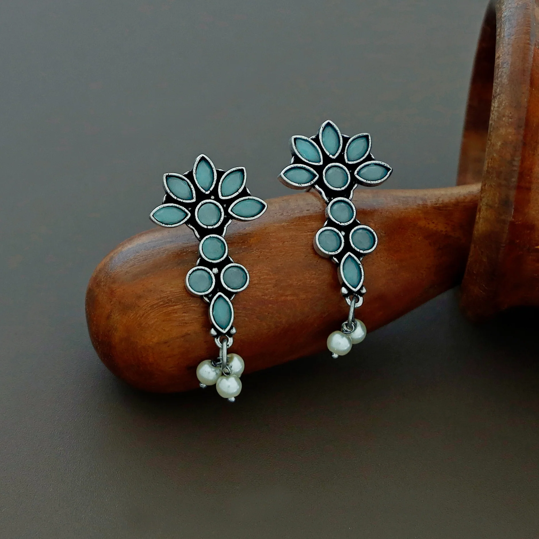 Digsha Pearl Earring - Image 6