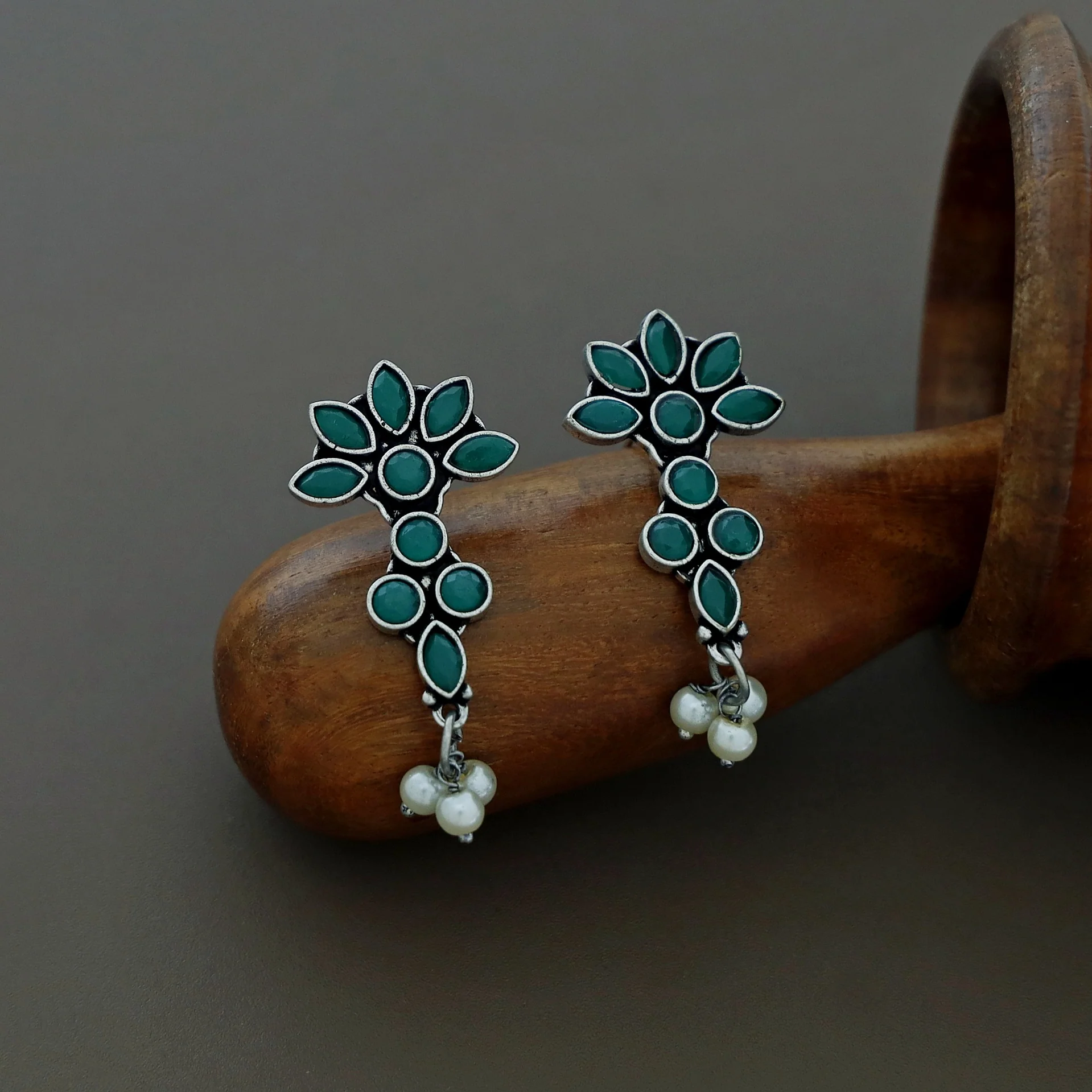 Digsha Pearl Earring - Image 7