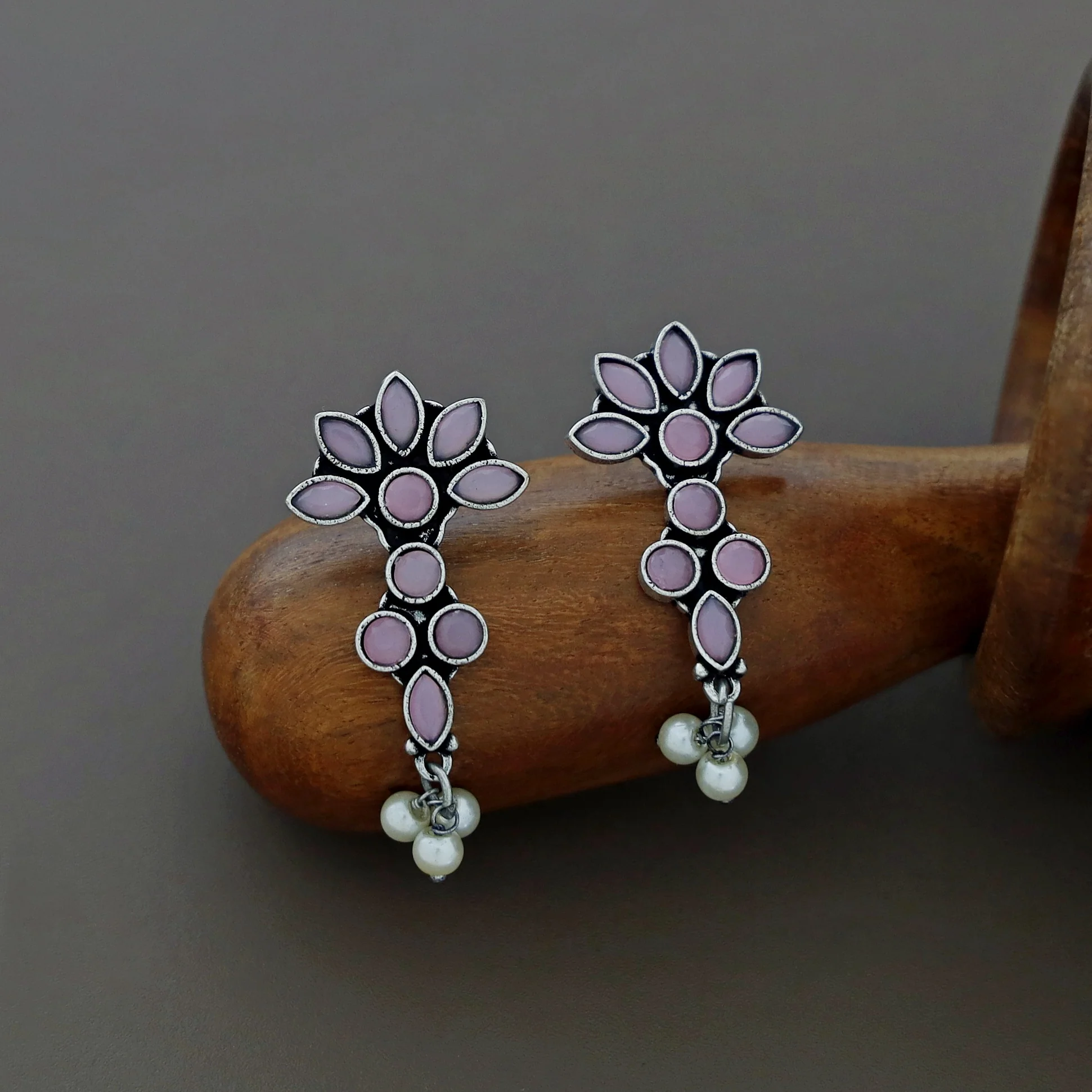 Digsha Pearl Earring - Image 8