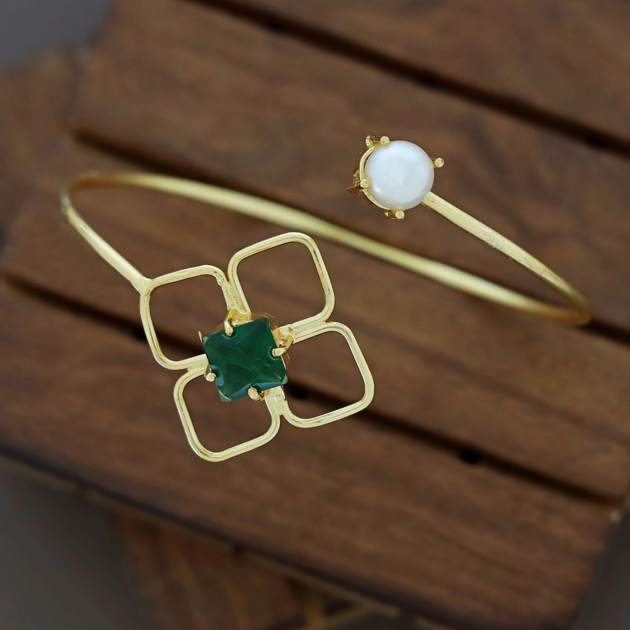 Dione Glossy Square Round Claw Bangle - Image 11