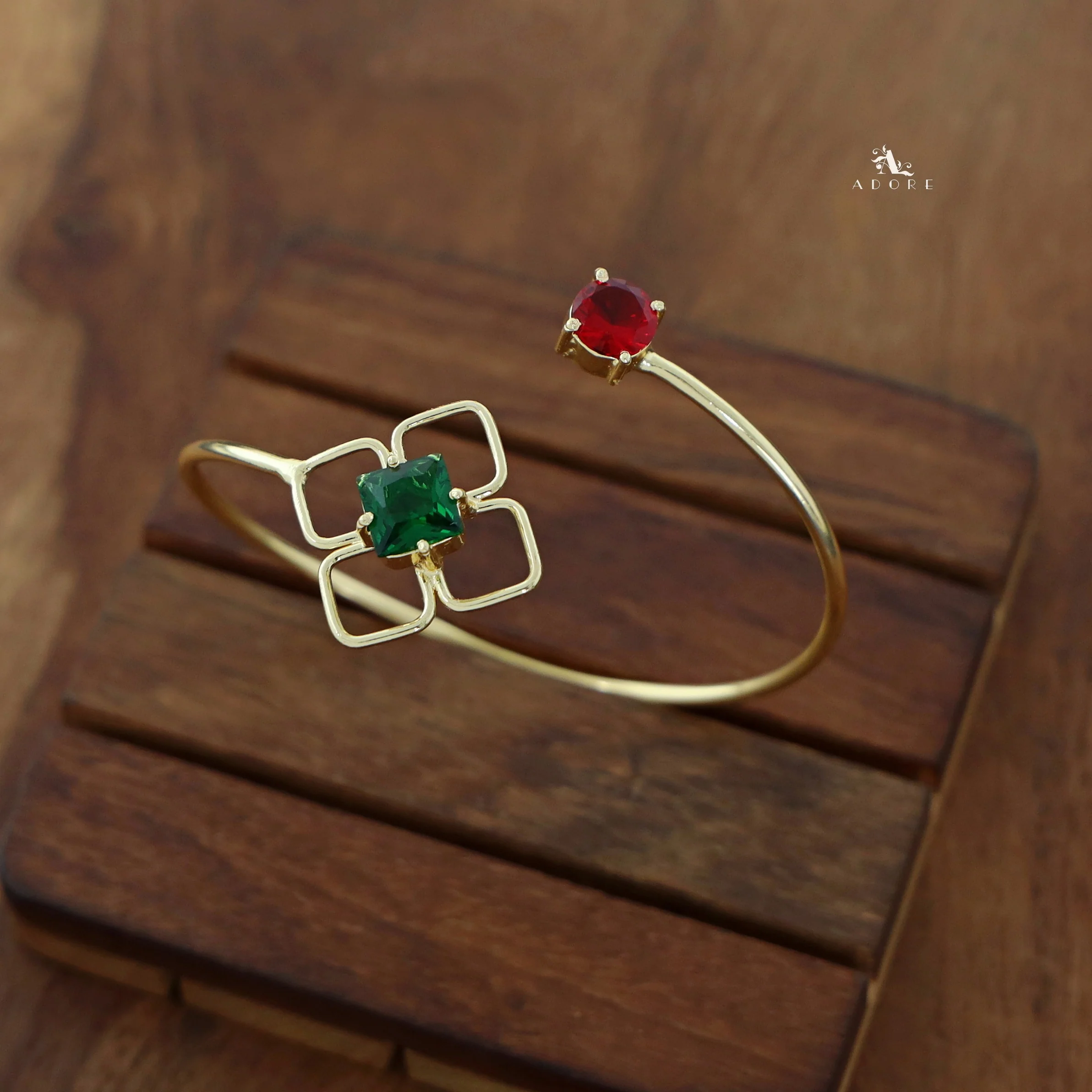 Dione Glossy Square Round Claw Bangle - Image 14