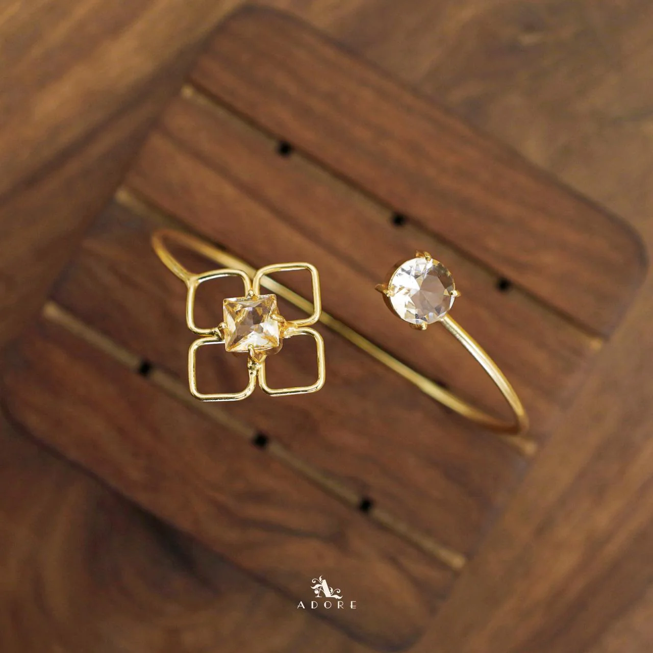 Dione Glossy Square Round Claw Bangle - Image 15
