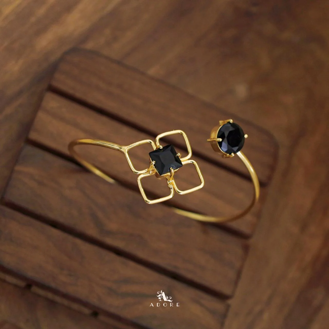 Dione Glossy Square Round Claw Bangle - Image 17