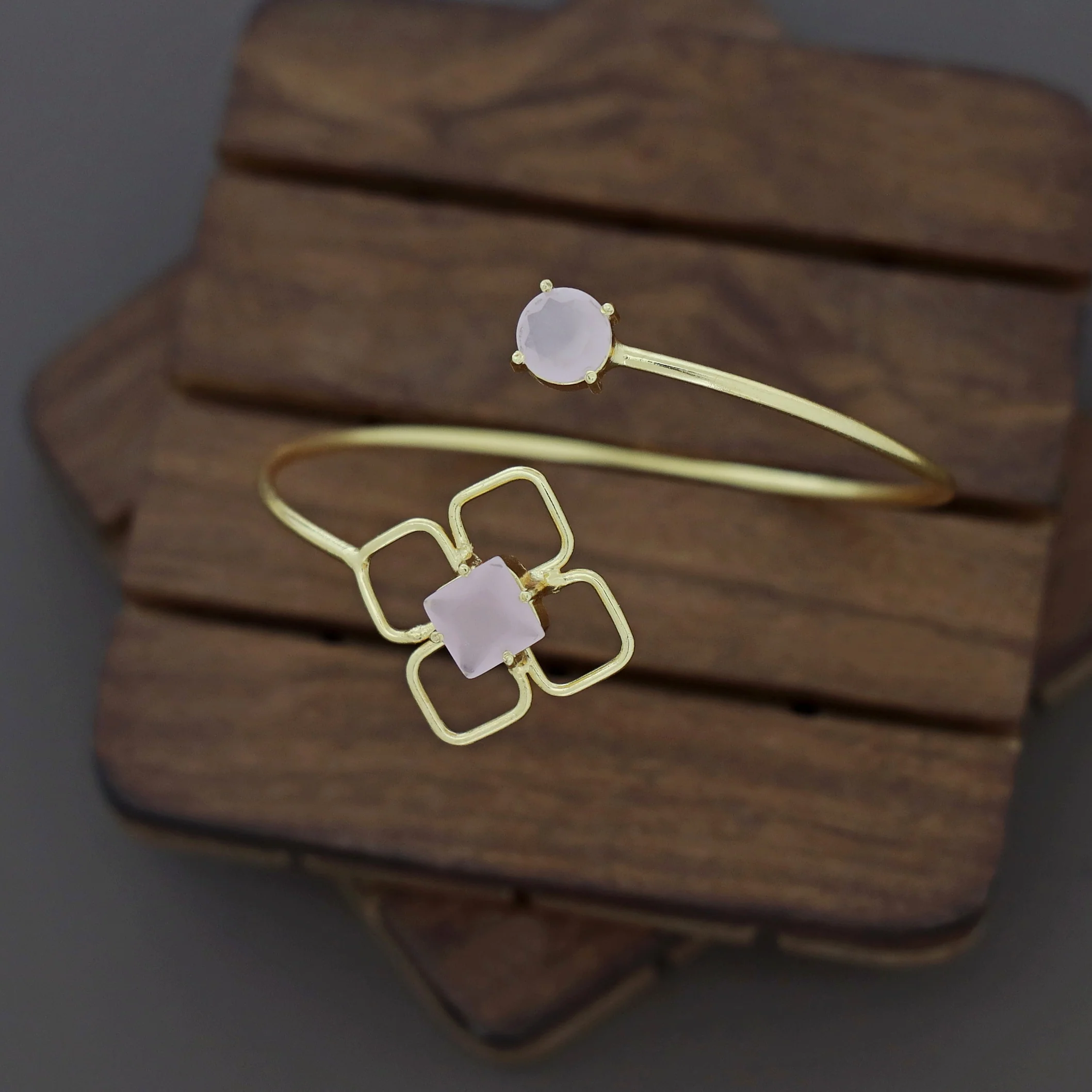 Dione Glossy Square Round Claw Bangle - Image 19