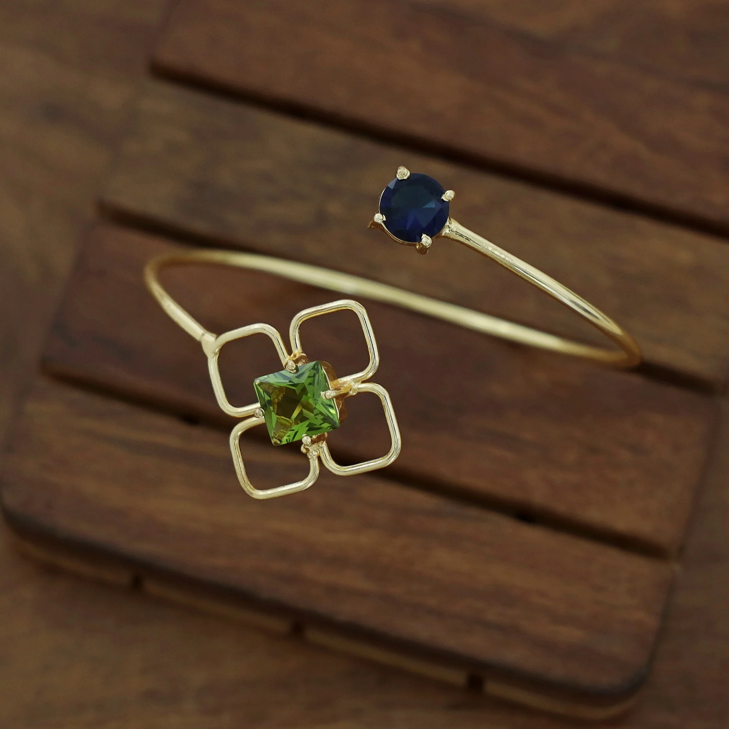 Dione Glossy Square Round Claw Bangle - Image 20