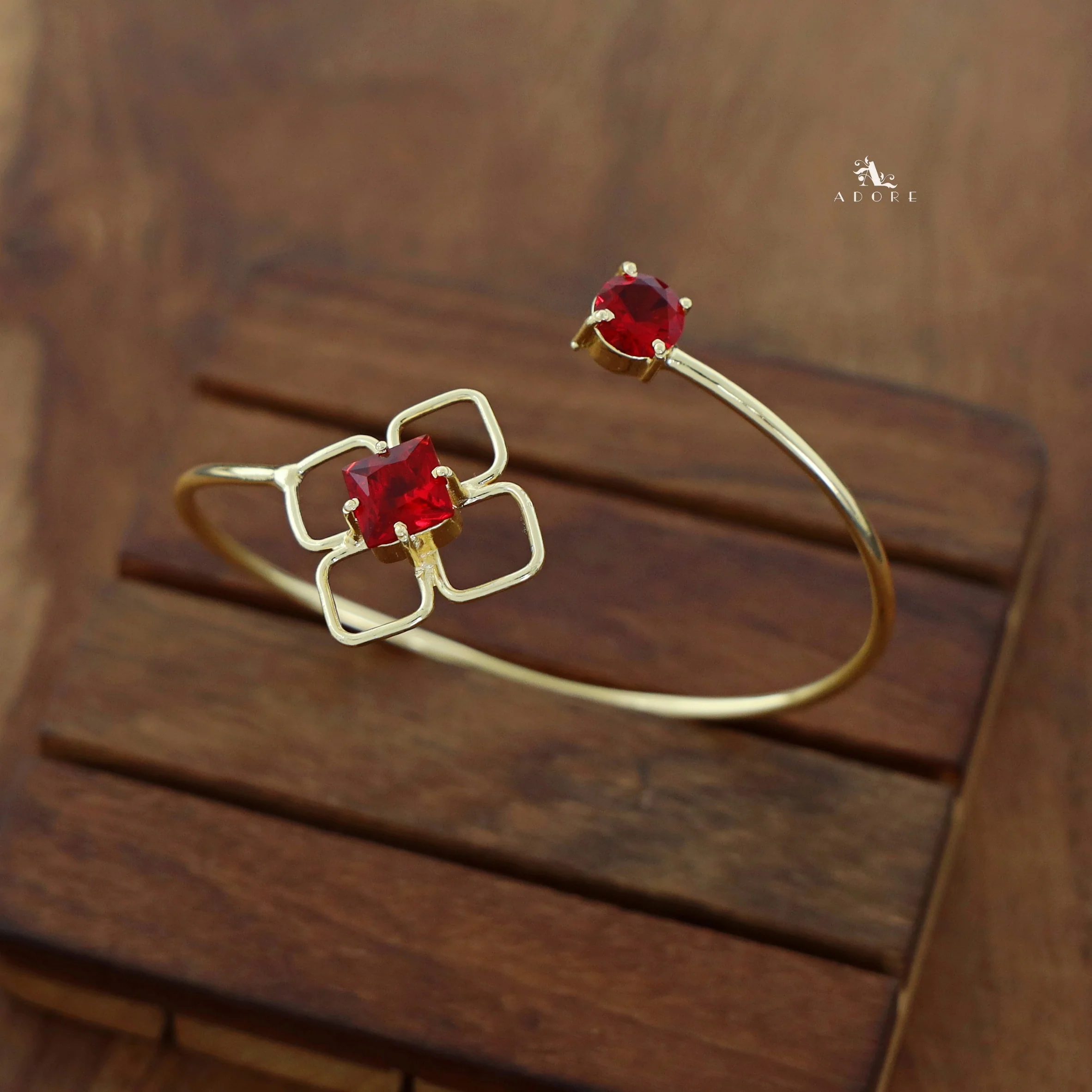 Dione Glossy Square Round Claw Bangle - Image 21
