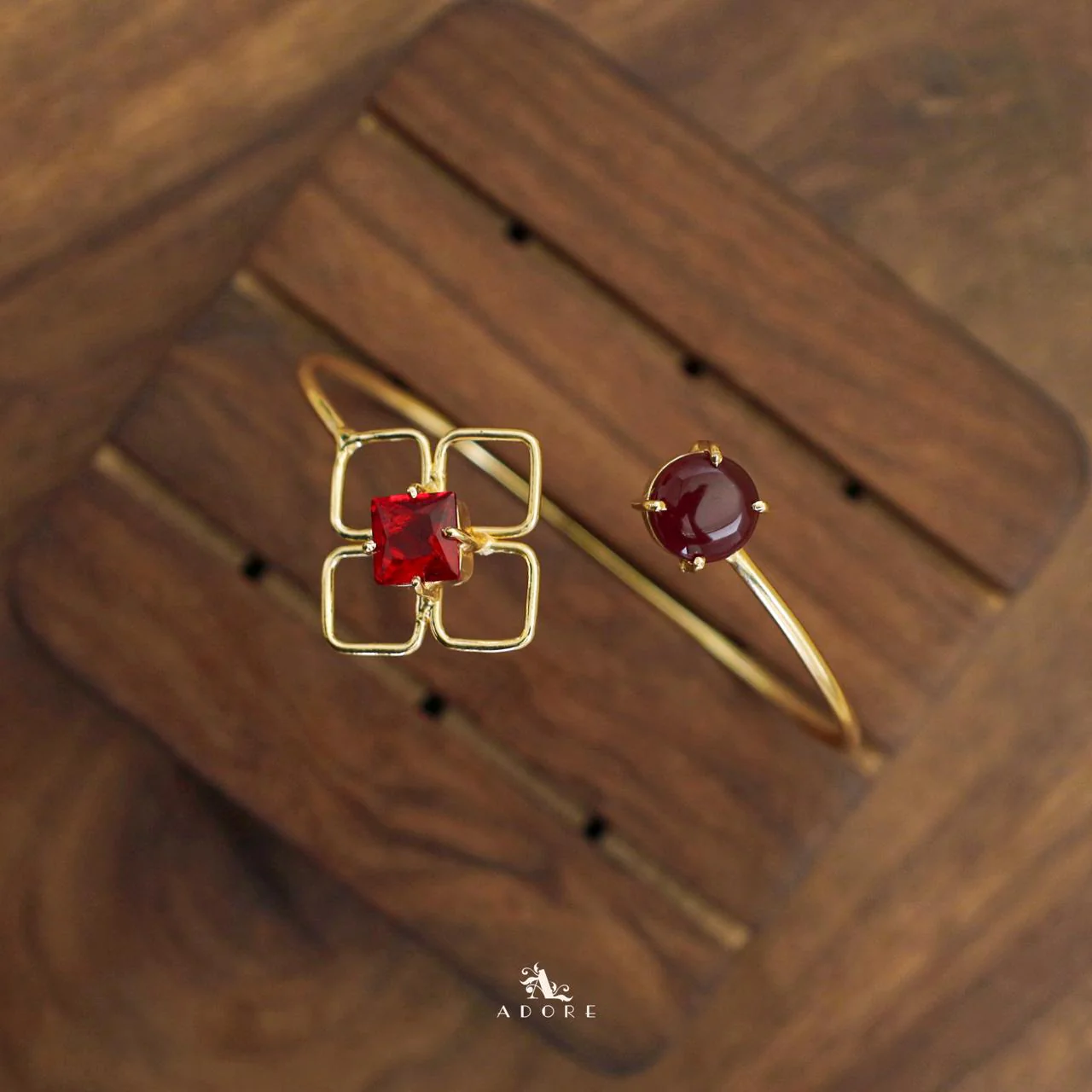 Dione Glossy Square Round Claw Bangle - Image 25