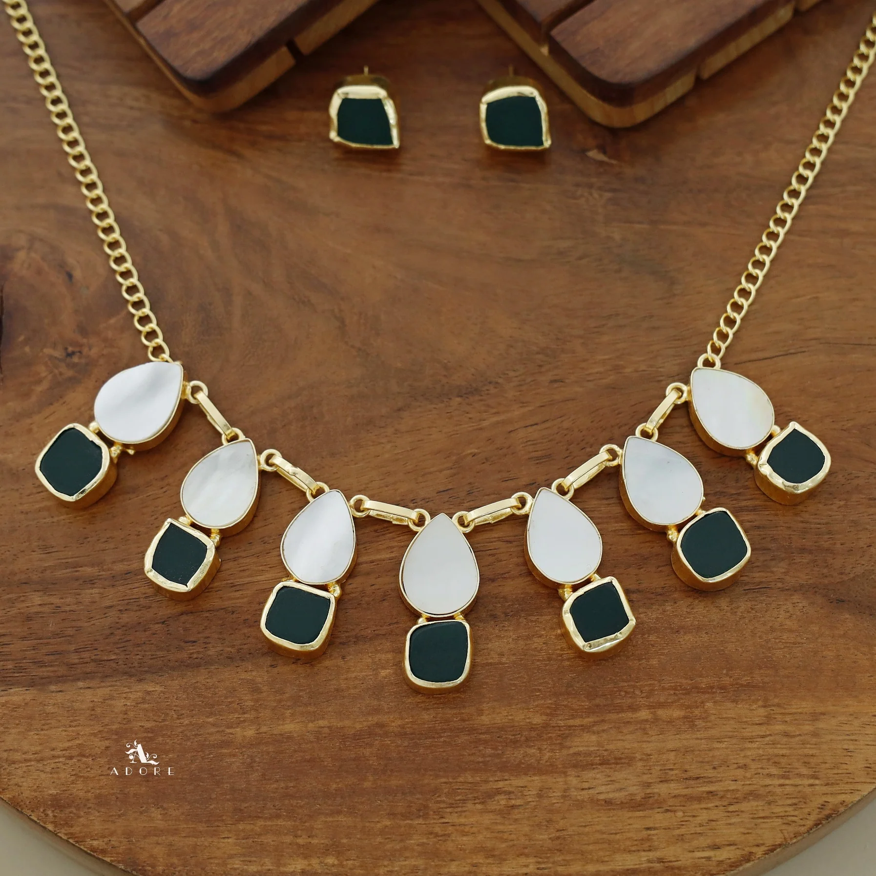 Hania Drop MOP + Raw Stone Neckpiece With Stud - Image 12
