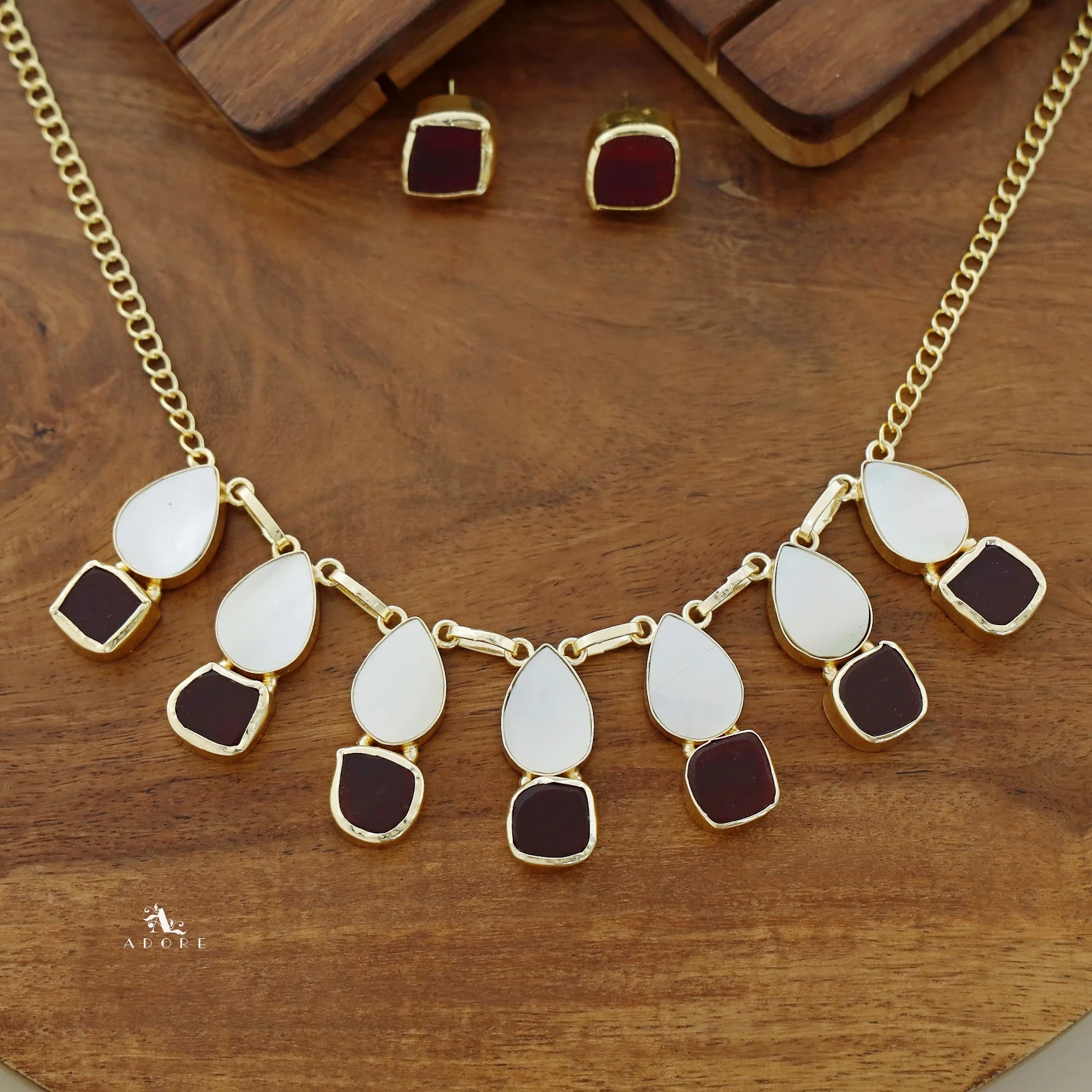 Hania Drop MOP + Raw Stone Neckpiece With Stud - Image 3