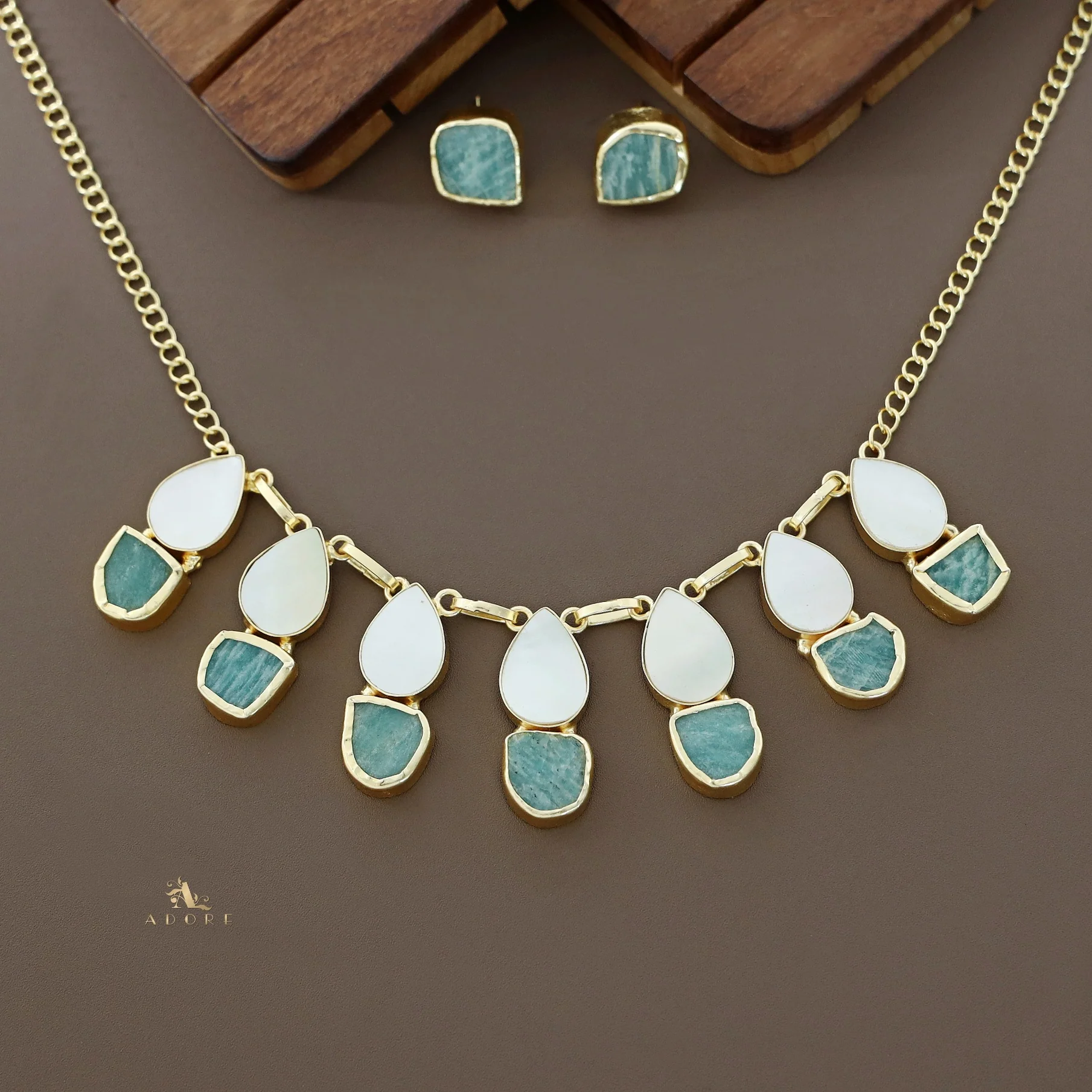 Hania Drop MOP + Raw Stone Neckpiece With Stud - Image 4