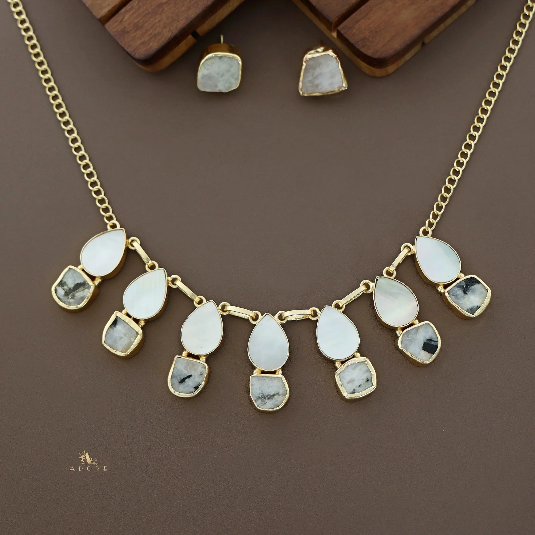 Hania Drop MOP + Raw Stone Neckpiece With Stud - Image 6