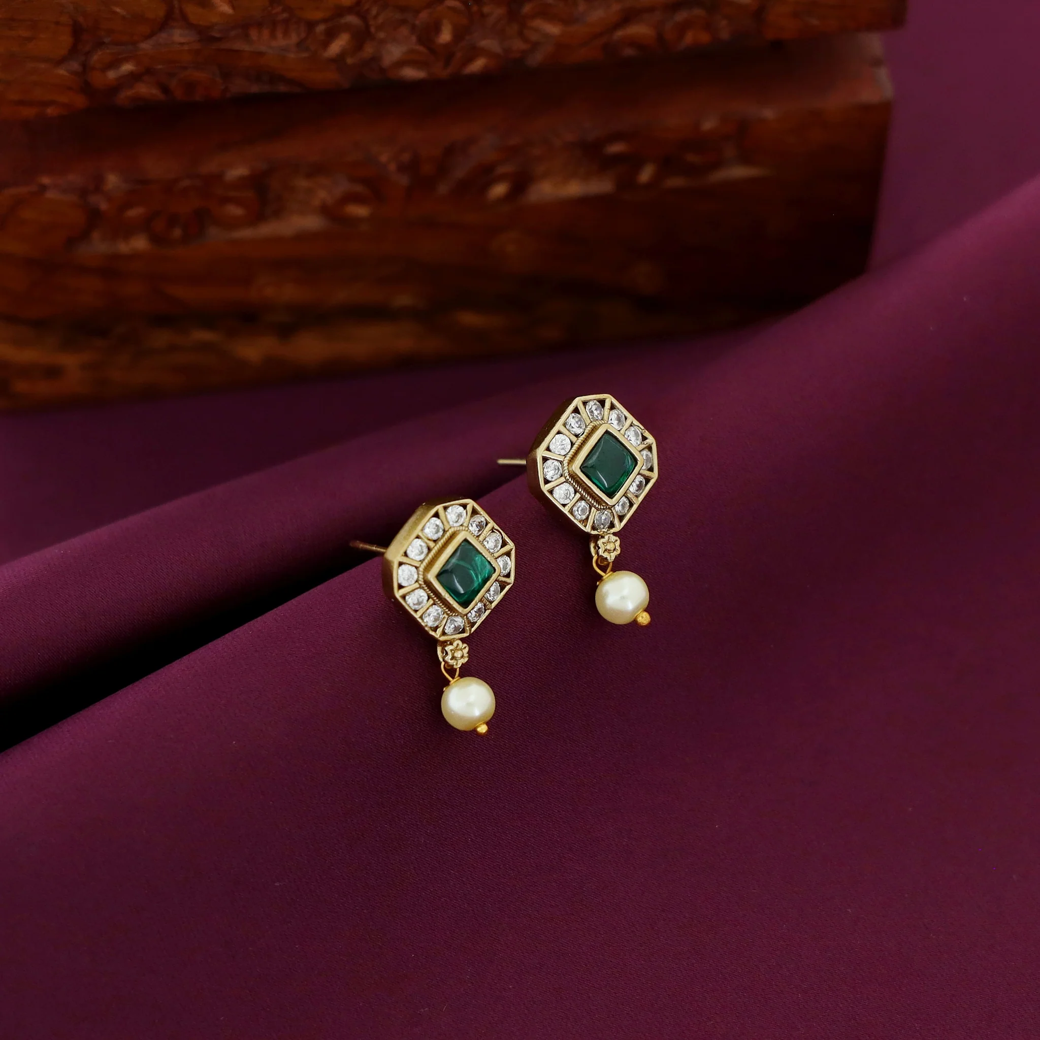 Ditya Mini Diamond Kemp Stone Pearl Earring - Image 6