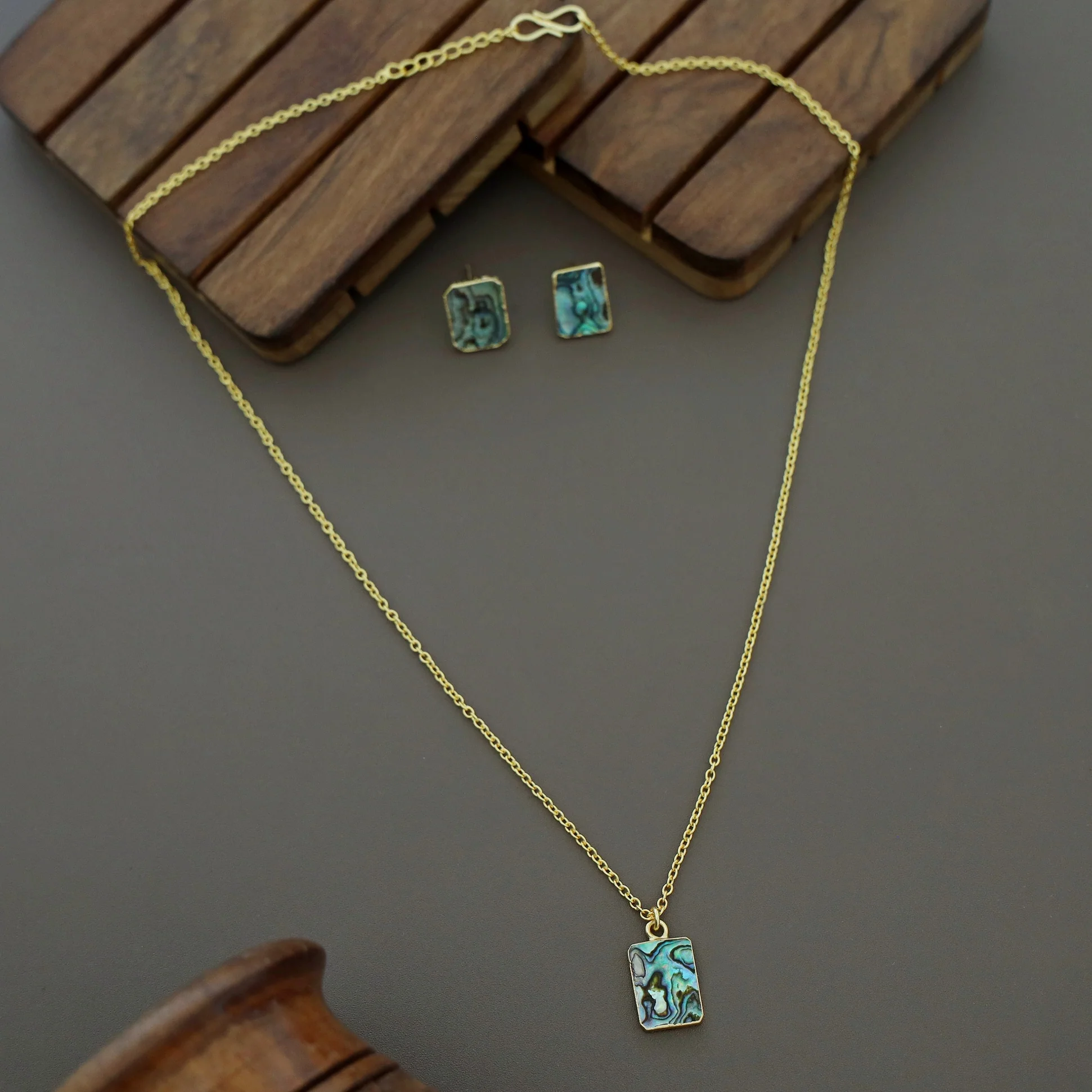 Divisha Abalone Rectangle Neckpiece With Earring - Image 3