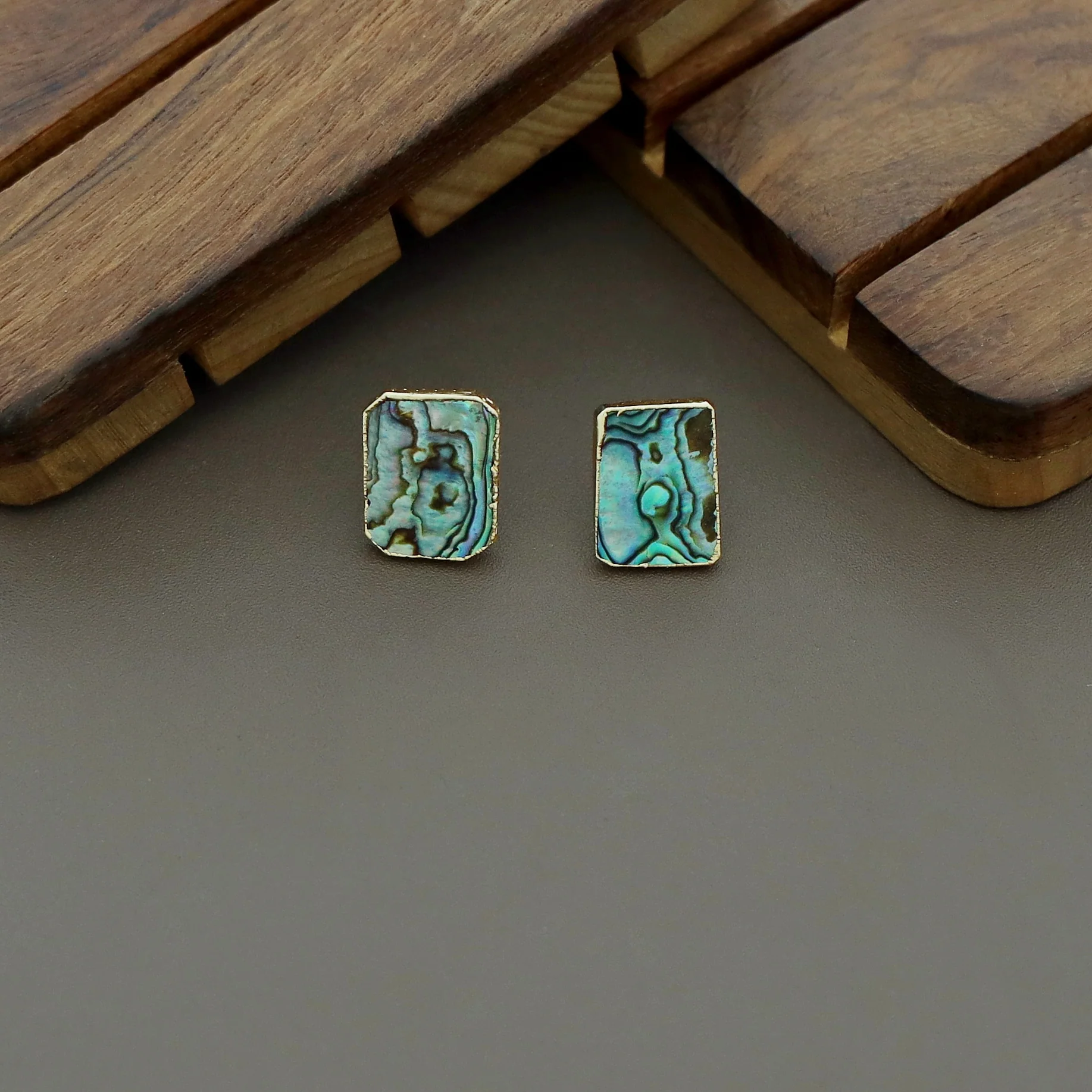 Divisha Abalone Rectangle Neckpiece With Earring - Image 4