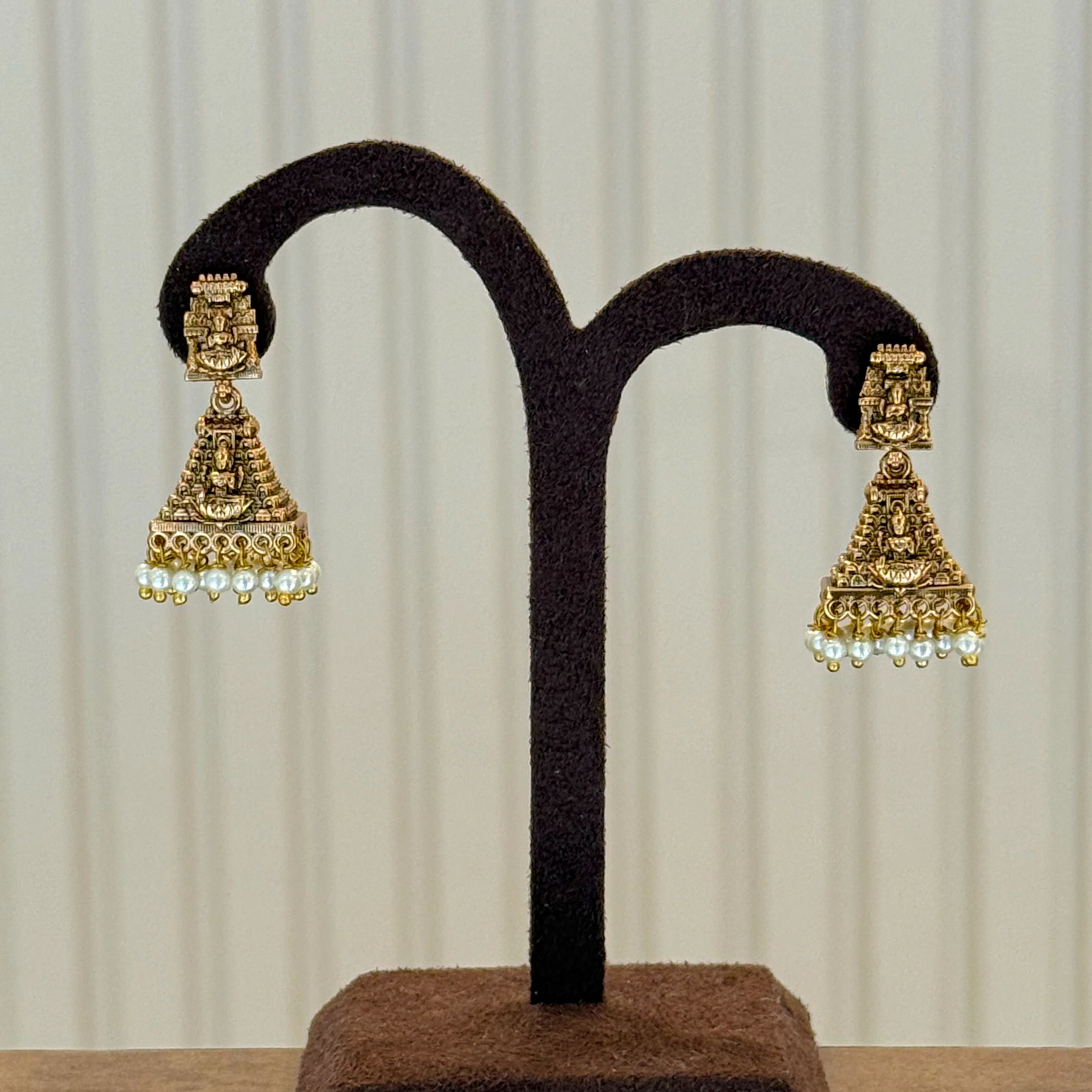 Diyaanshi Devi Pearl Gopuram Jhumka - Image 2