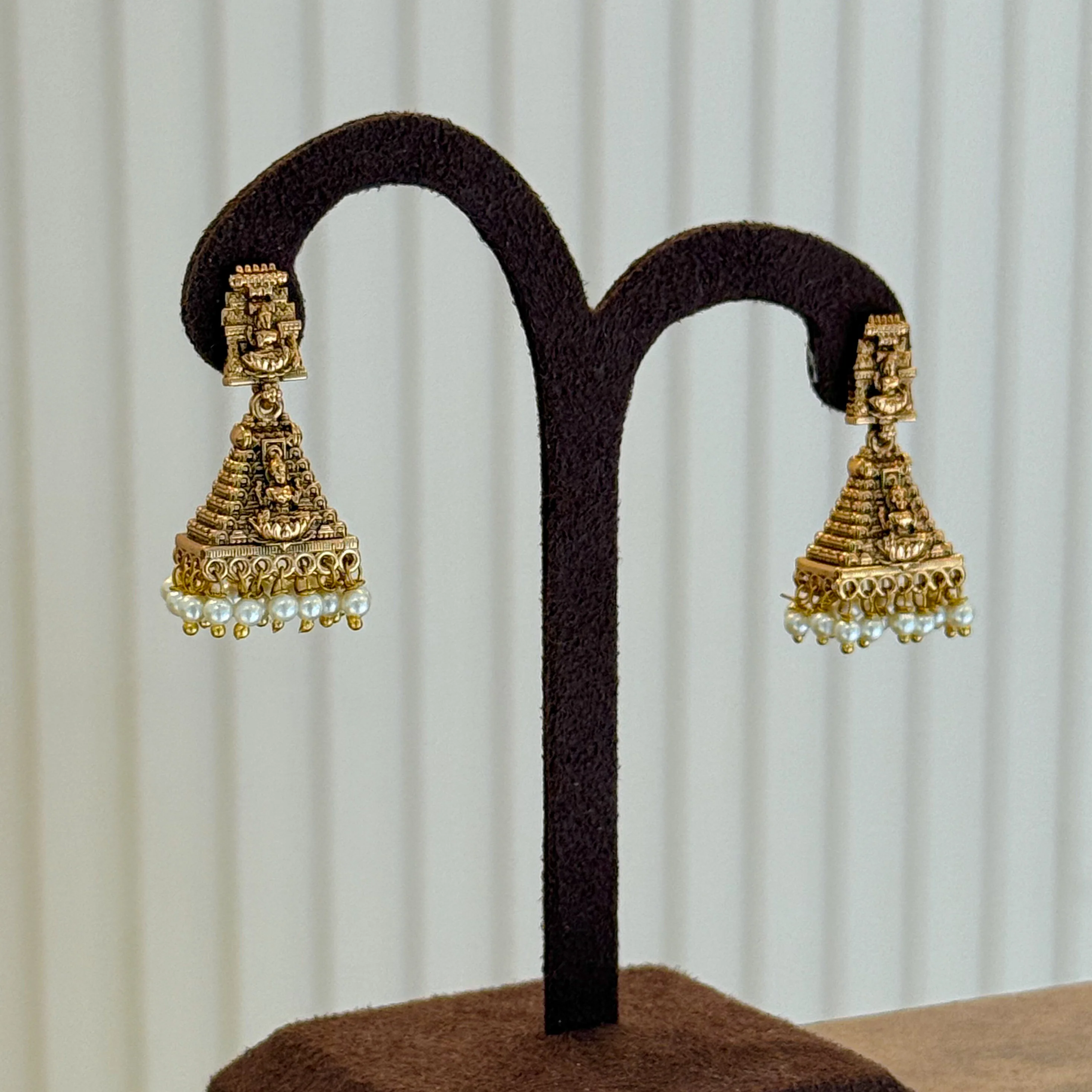 Diyaanshi Devi Pearl Gopuram Jhumka - Image 3