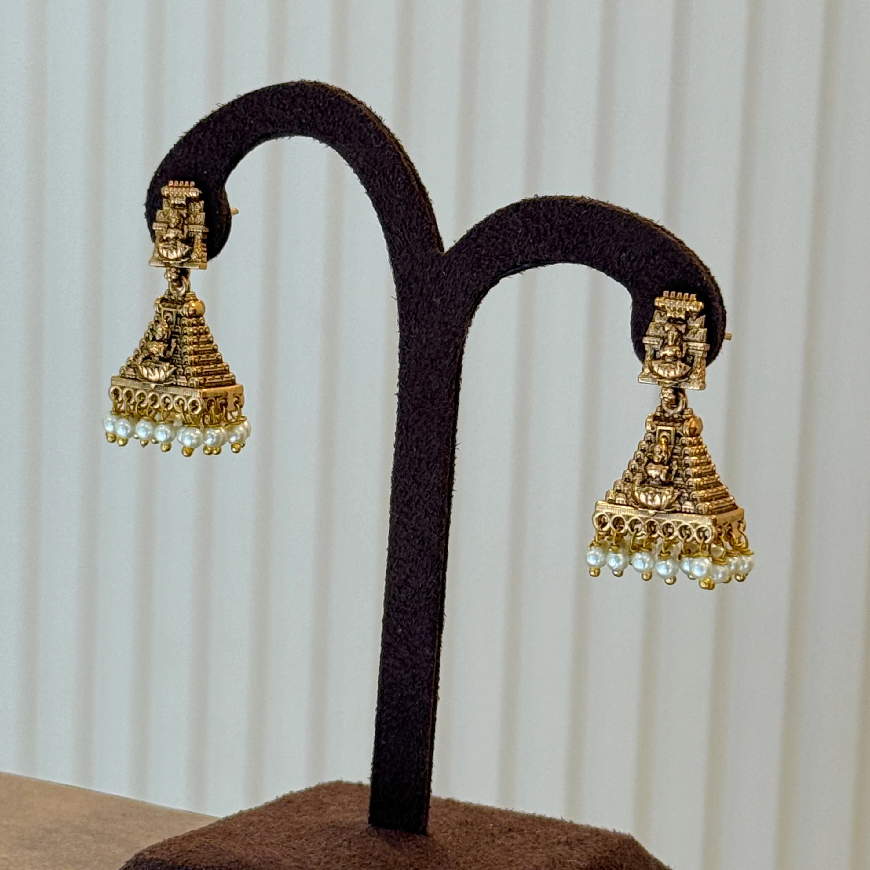 Diyaanshi Devi Pearl Gopuram Jhumka - Image 4