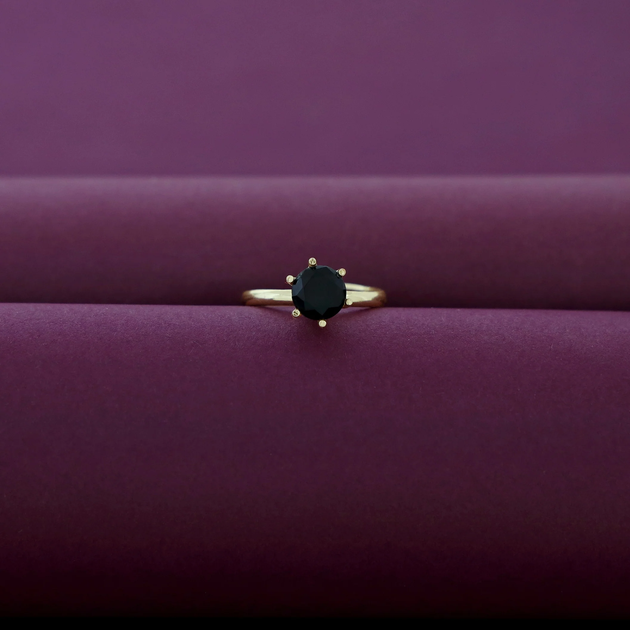 Dorothy Claw Glossy Round Ring - Image 3