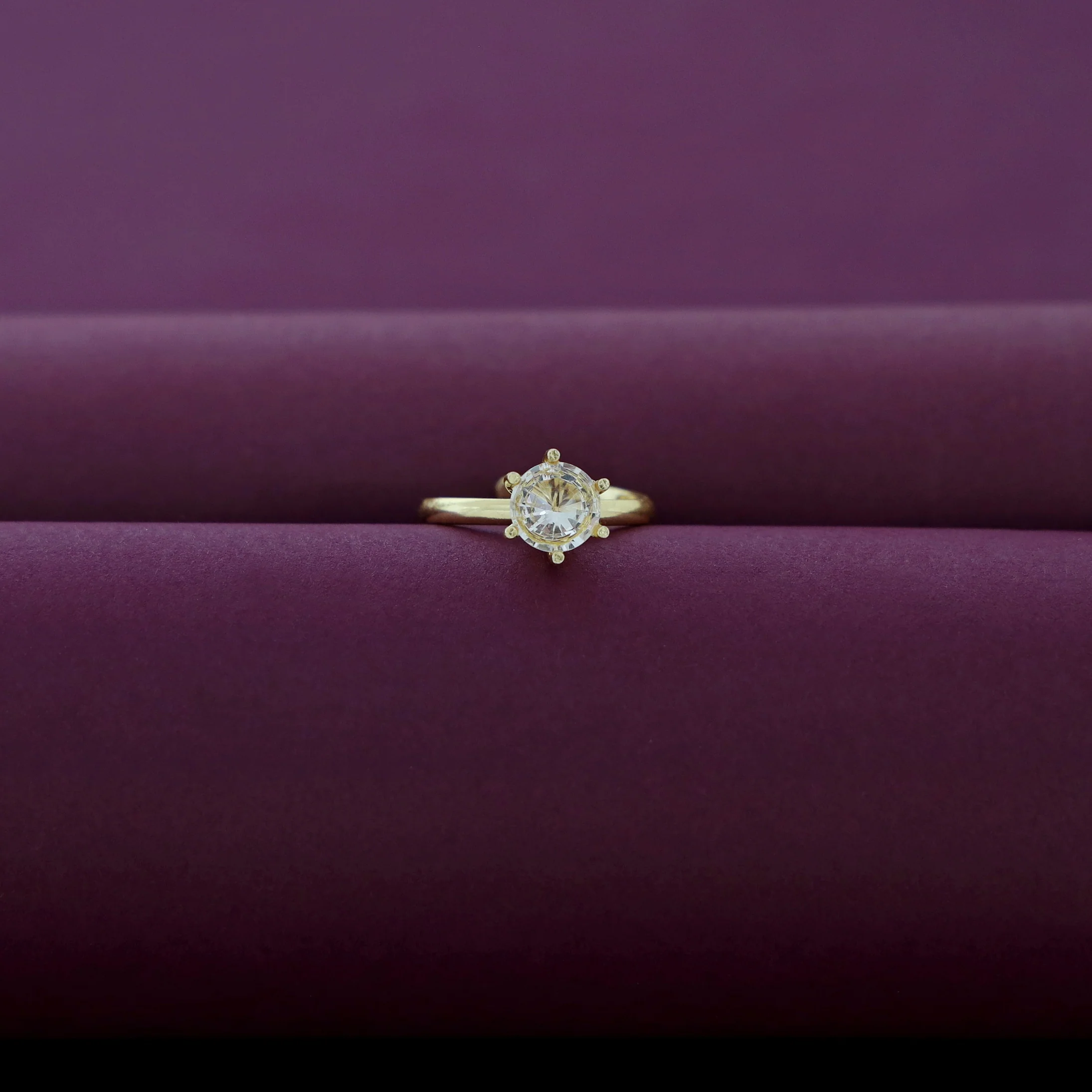 Dorothy Claw Glossy Round Ring - Image 8