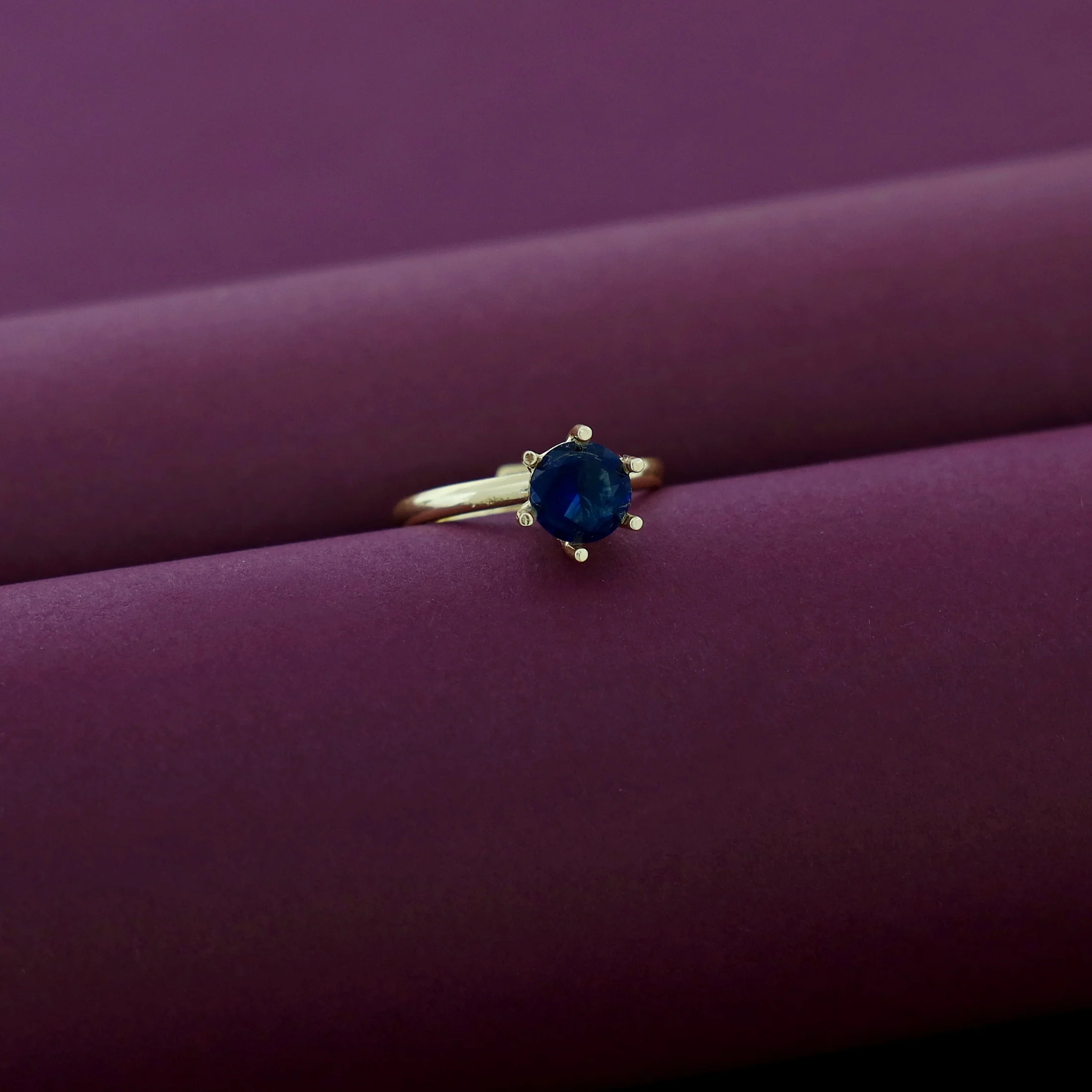 Dorothy Claw Glossy Round Ring - Image 9