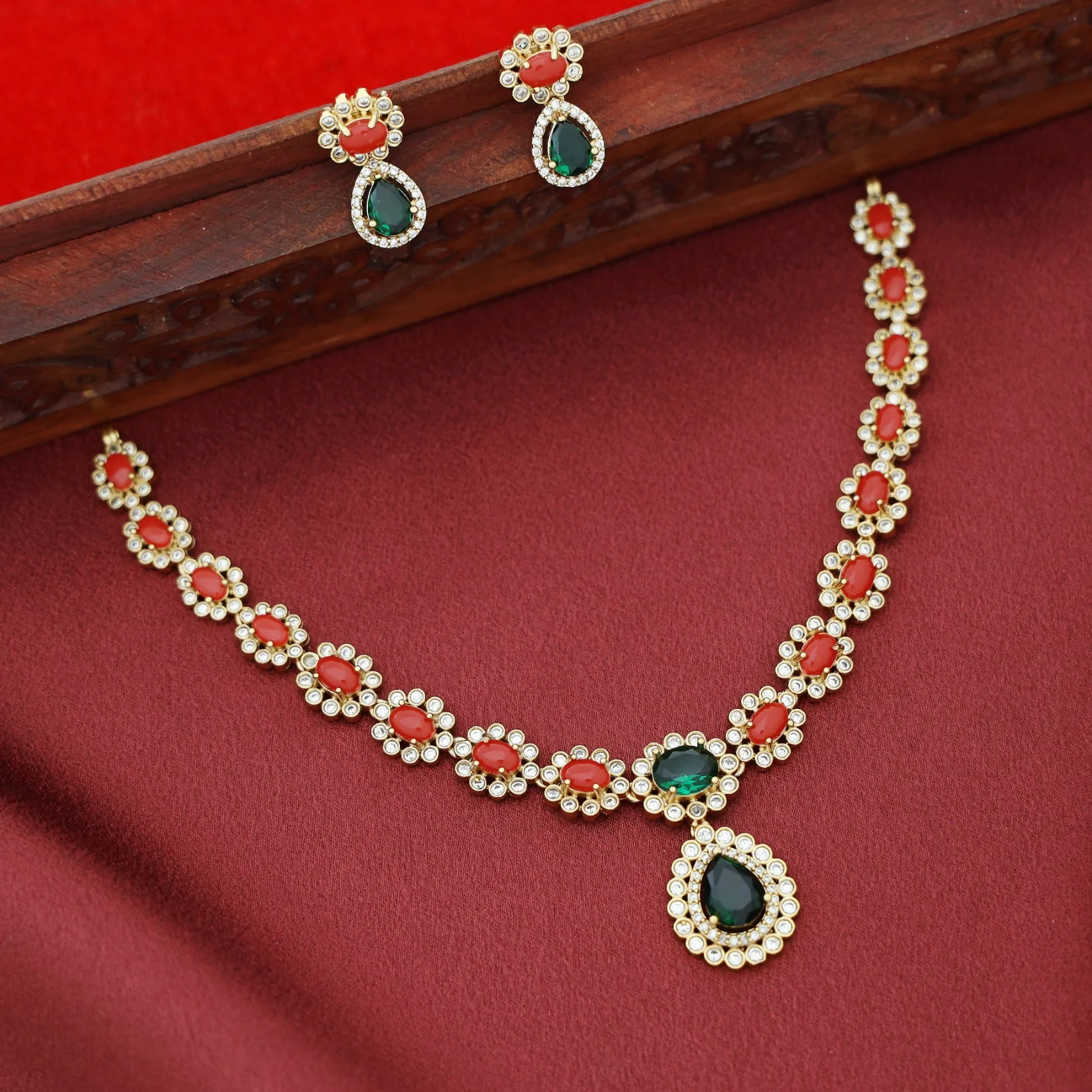 Drisana Floral Claw Glossy Short Neckpiece With Earring - Image 2