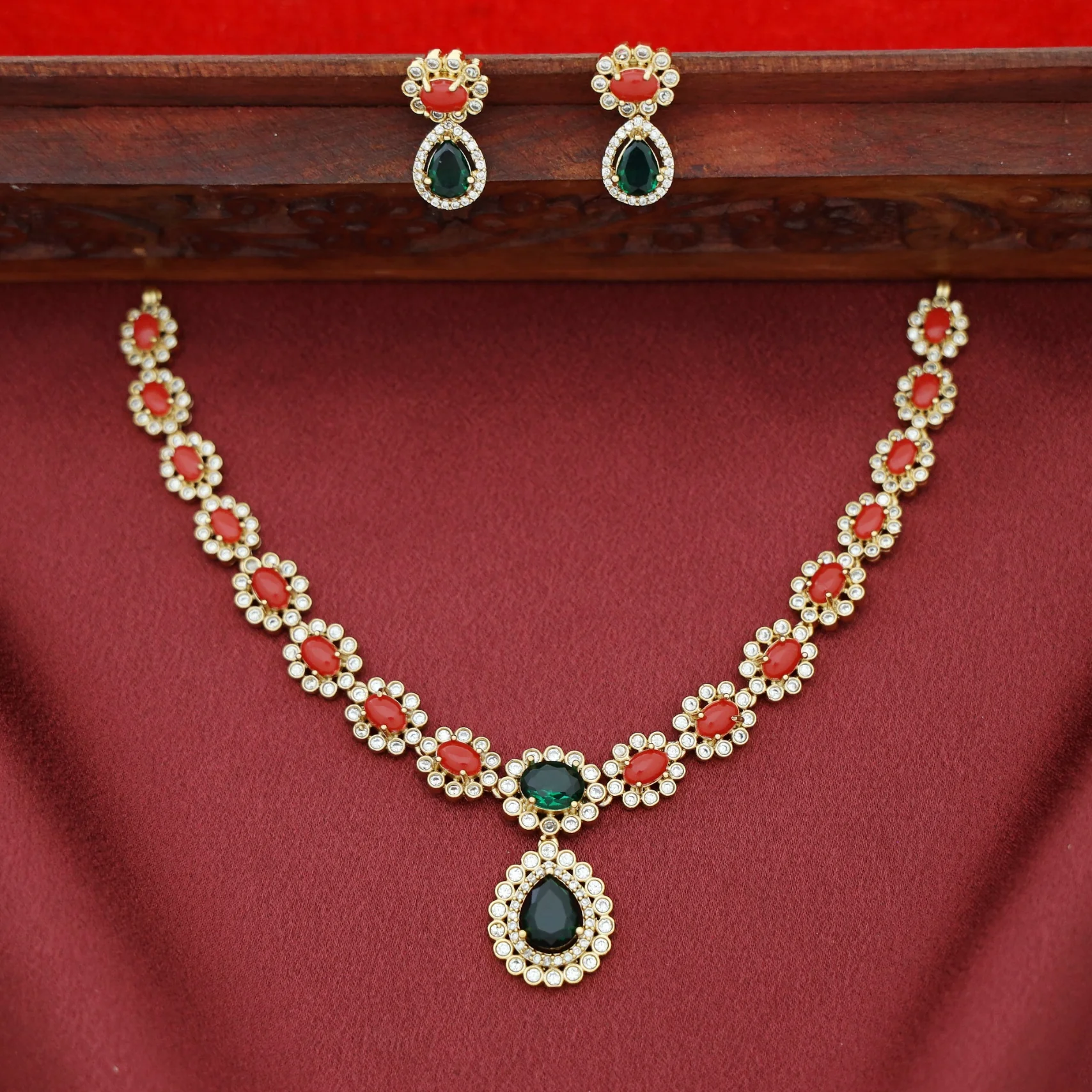 Drisana Floral Claw Glossy Short Neckpiece With Earring - Image 3