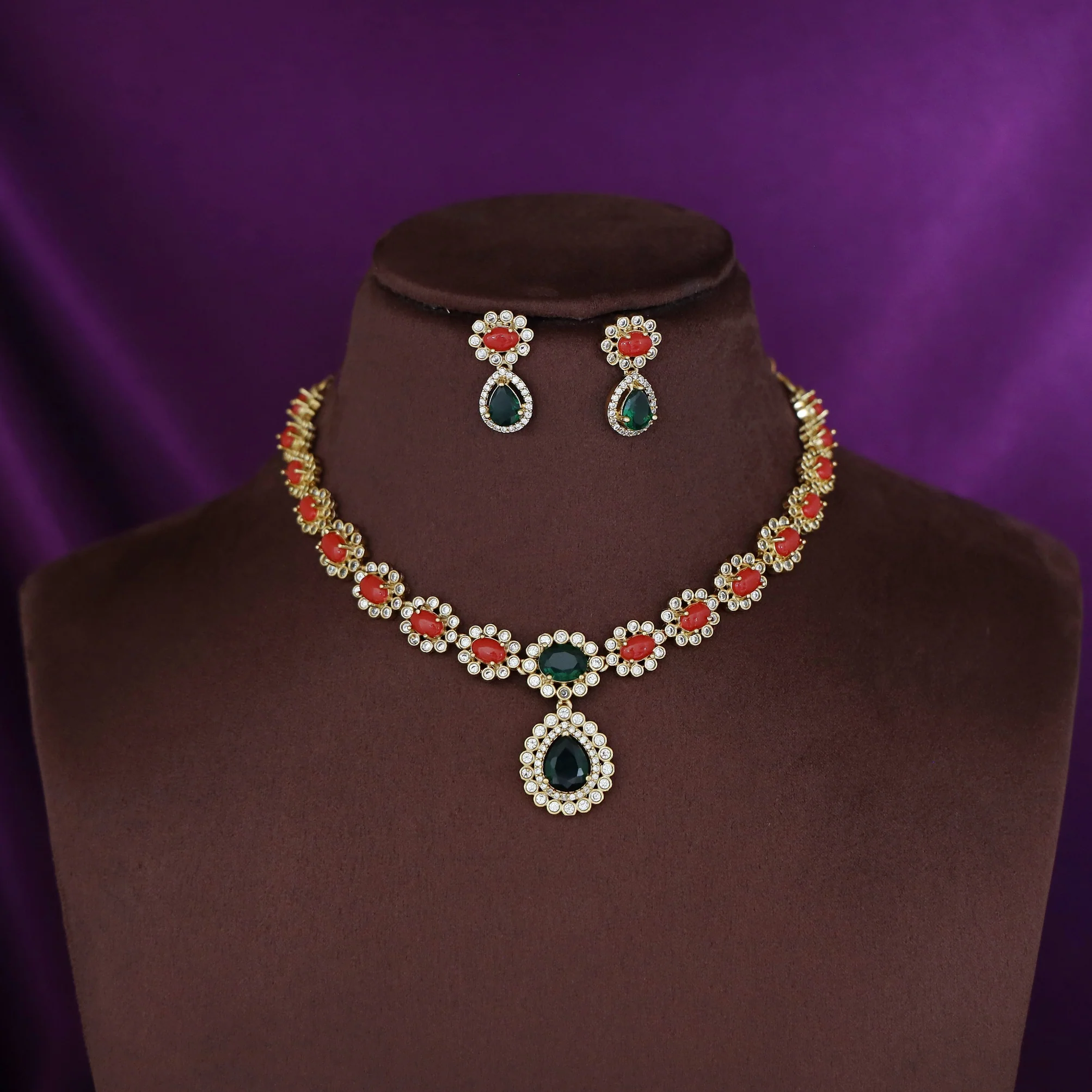 Drisana Floral Claw Glossy Short Neckpiece With Earring - Image 4