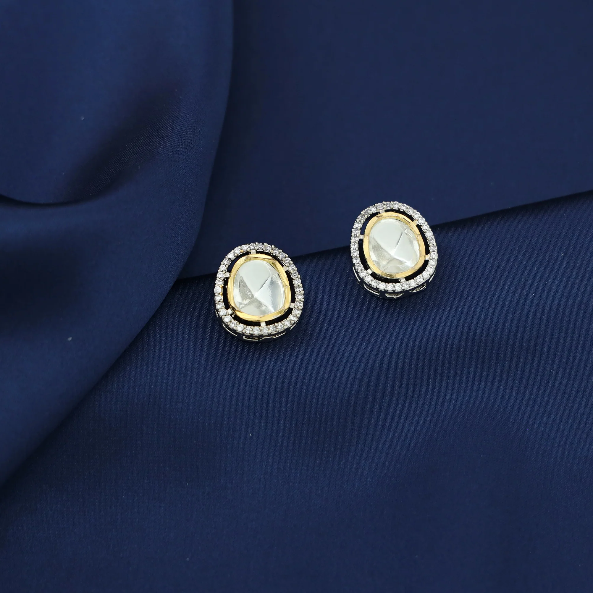 Driti Dual Tone Polki Kundan Stud - Image 4