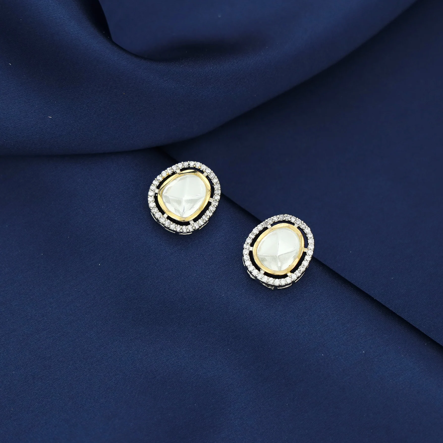 Driti Dual Tone Polki Kundan Stud - Image 6