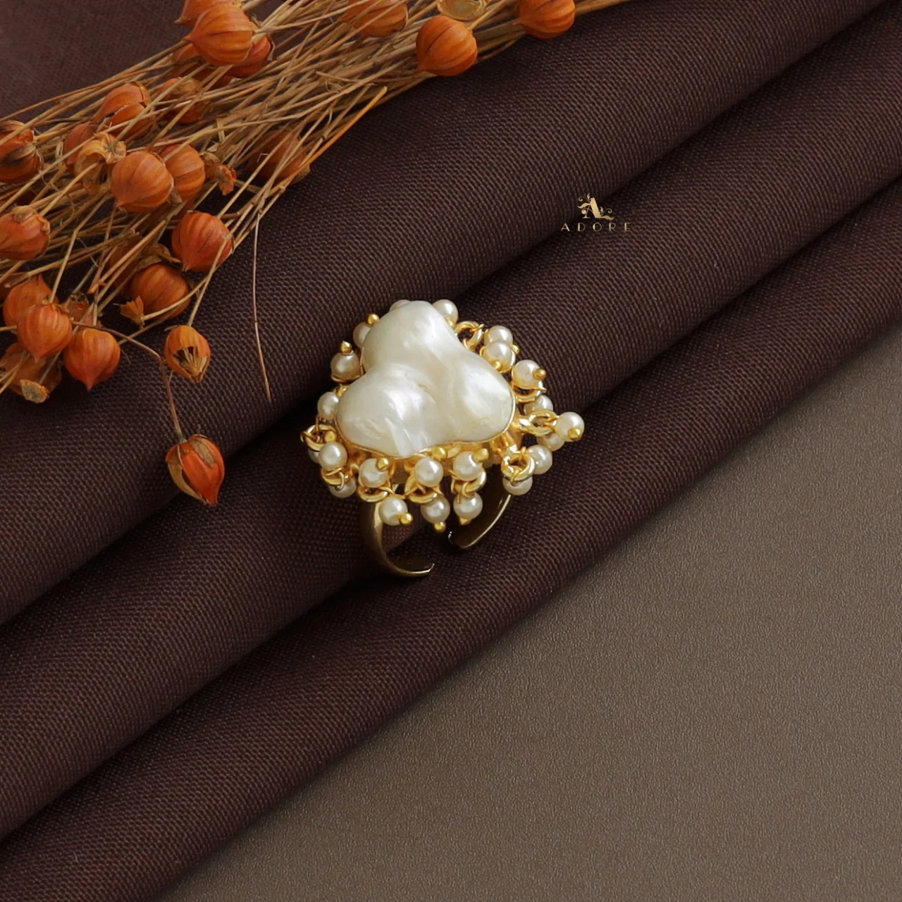 Drizza Cluster Pearl Baroque Ring - Image 4